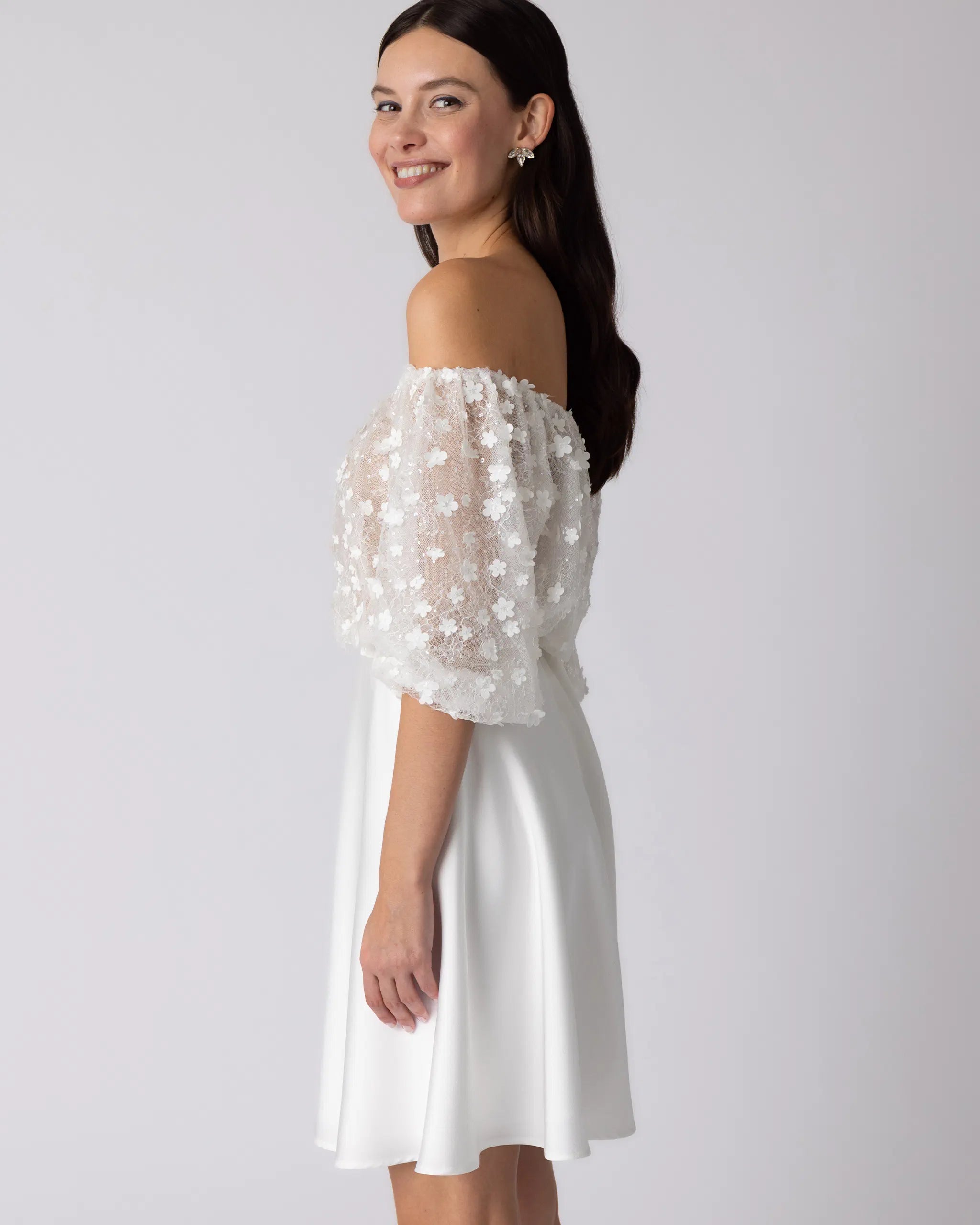 Off-Shoulder Tüll Braut Top mit Blüten und Pailletten Ansicht Seite