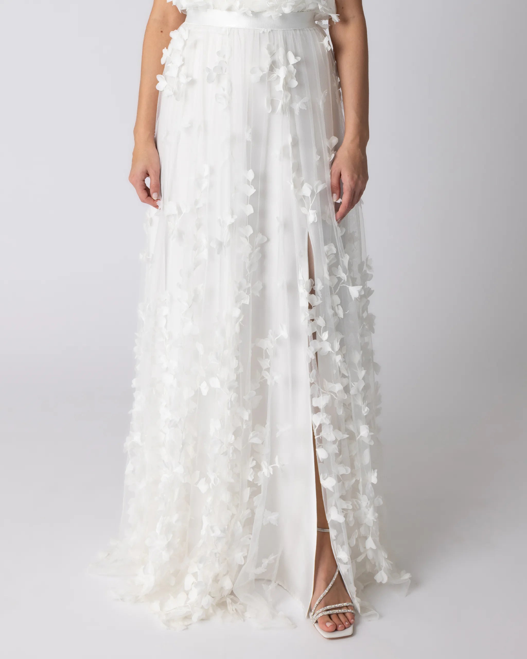 Braut Tüll Überrock mit Organza Blüten Detailansicht
