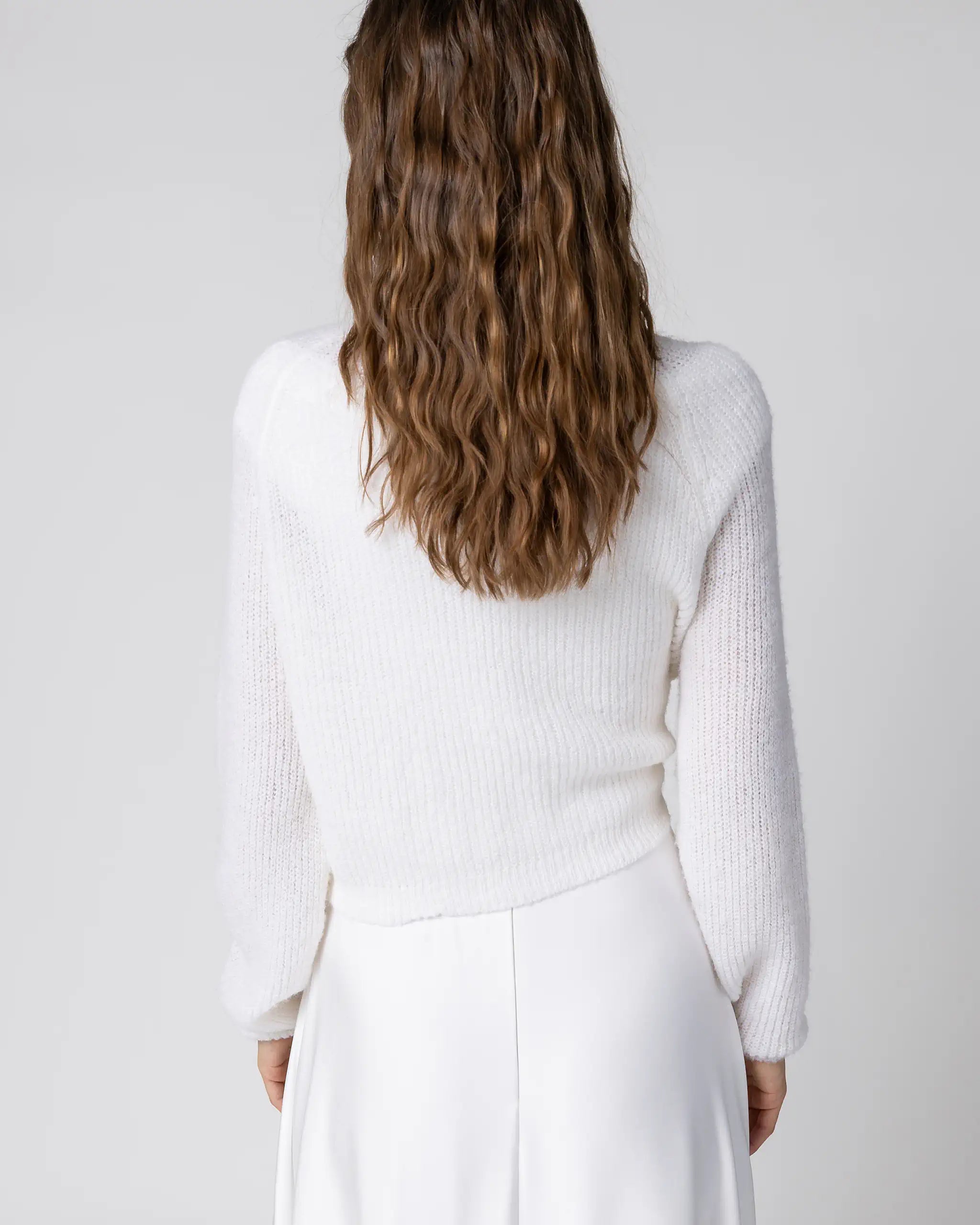 Kurze Braut Strickjacke in ivory Ansicht hinten