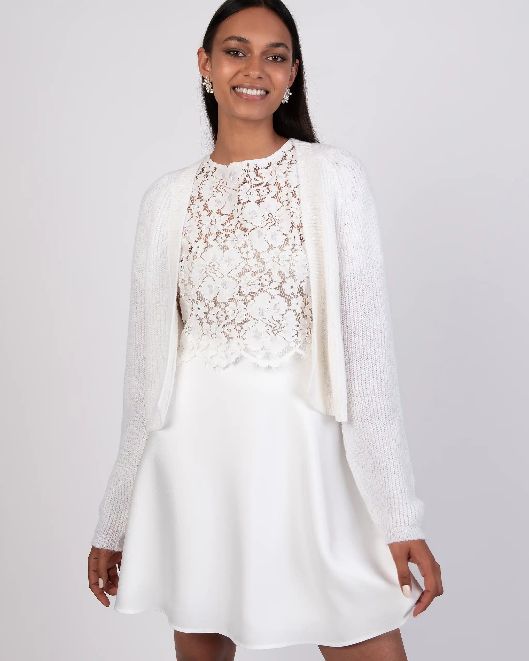 Kurze Braut Strickjacke in ivory Ansicht vorne