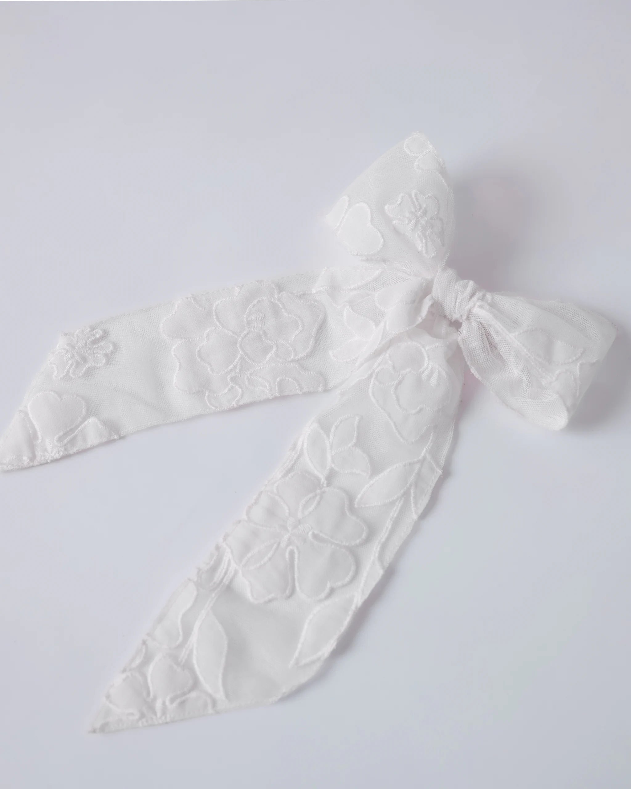 Haarschleife im Boho Stil mit Blumen Detailansicht