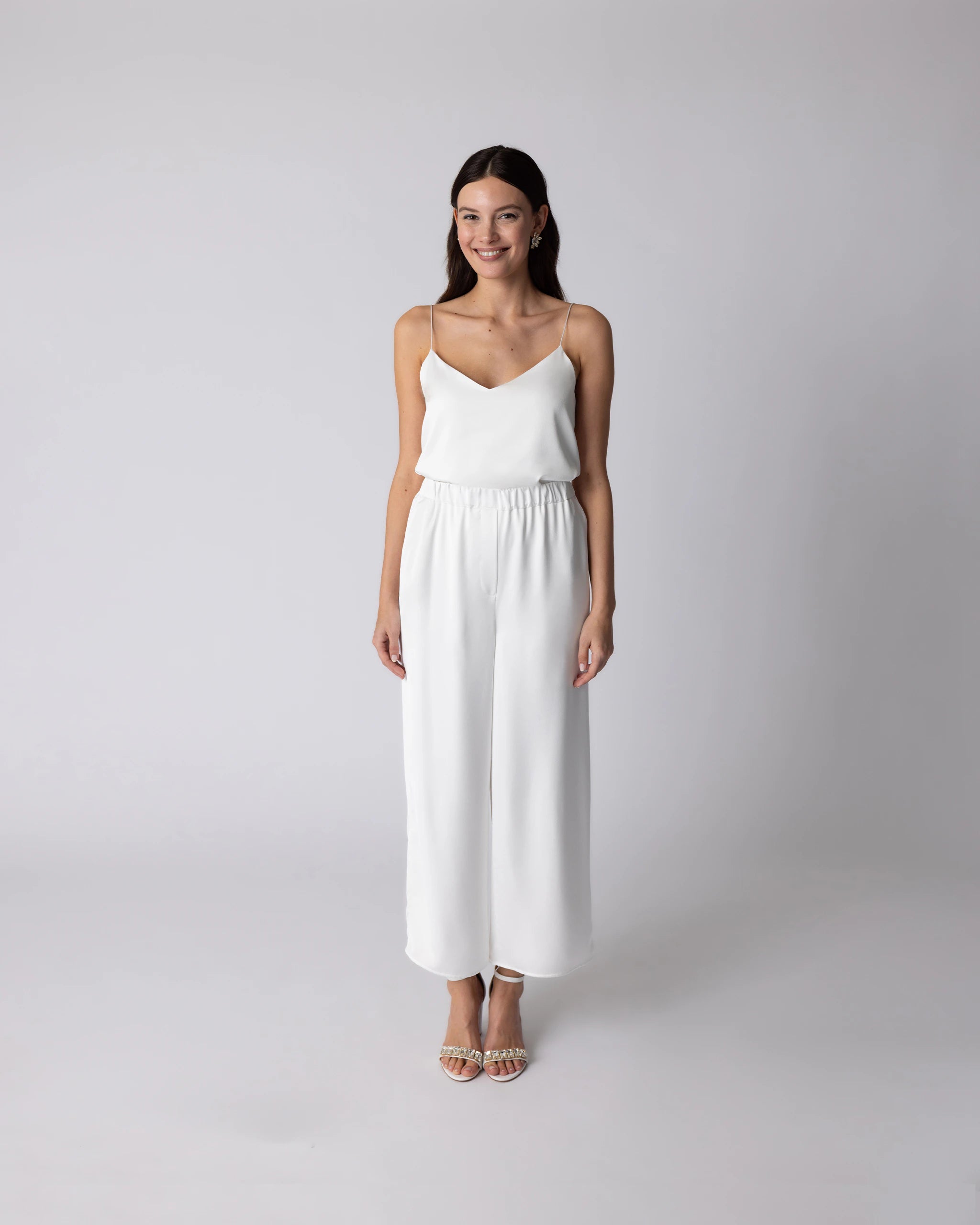 Schlichter Braut Jumpsuit im Satin Look - Ansicht vorne