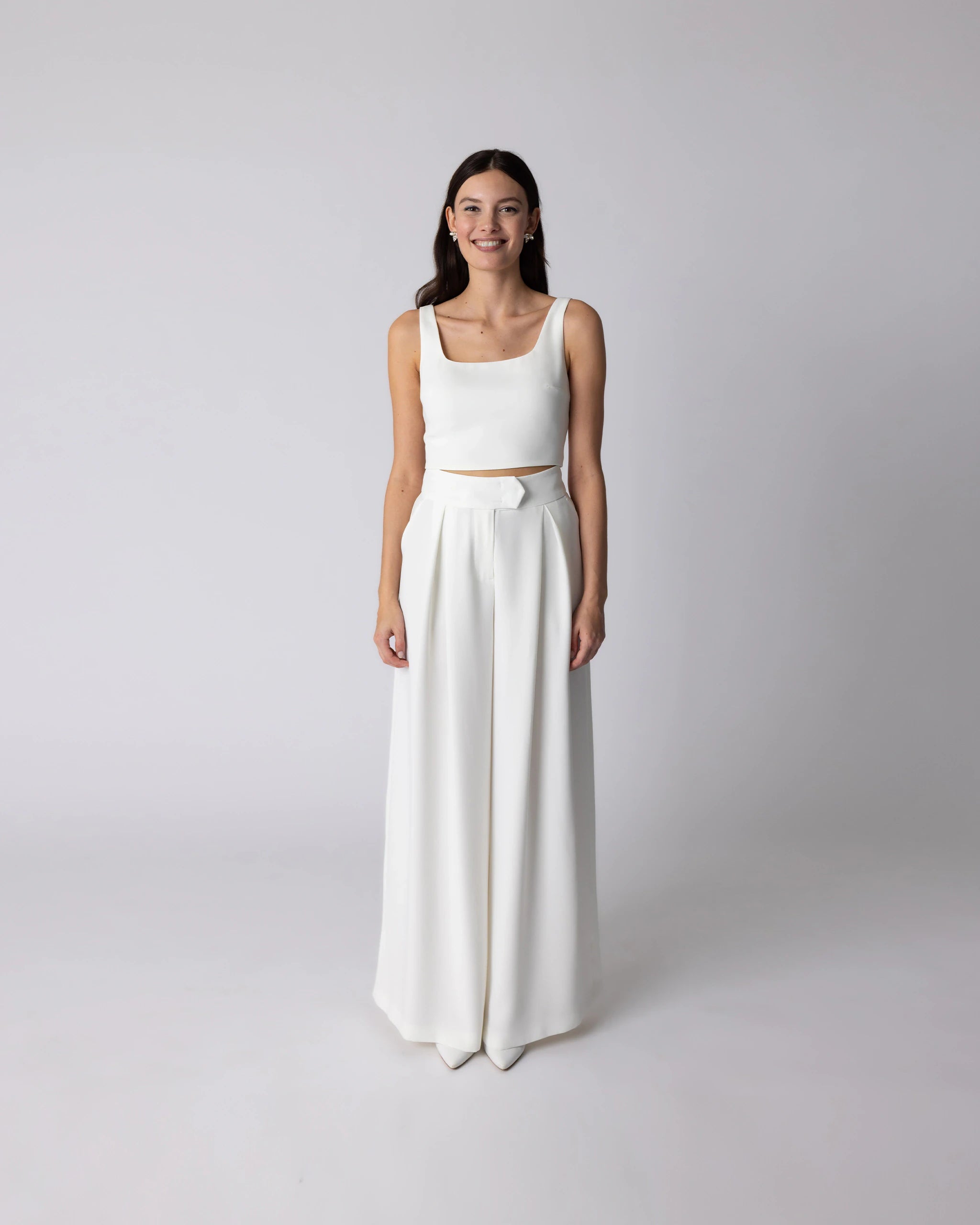 Cleaner Hosenanzug für die moderne Braut mit Crop Top - Ansicht vorne