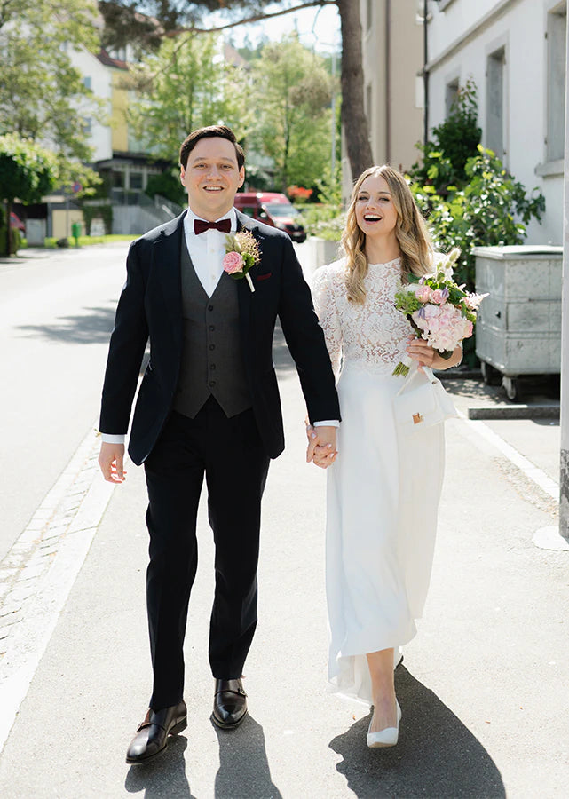 Piqyourdress Schweiz Braut in einem Hochzeitskleid mit Spitze und Satinrock