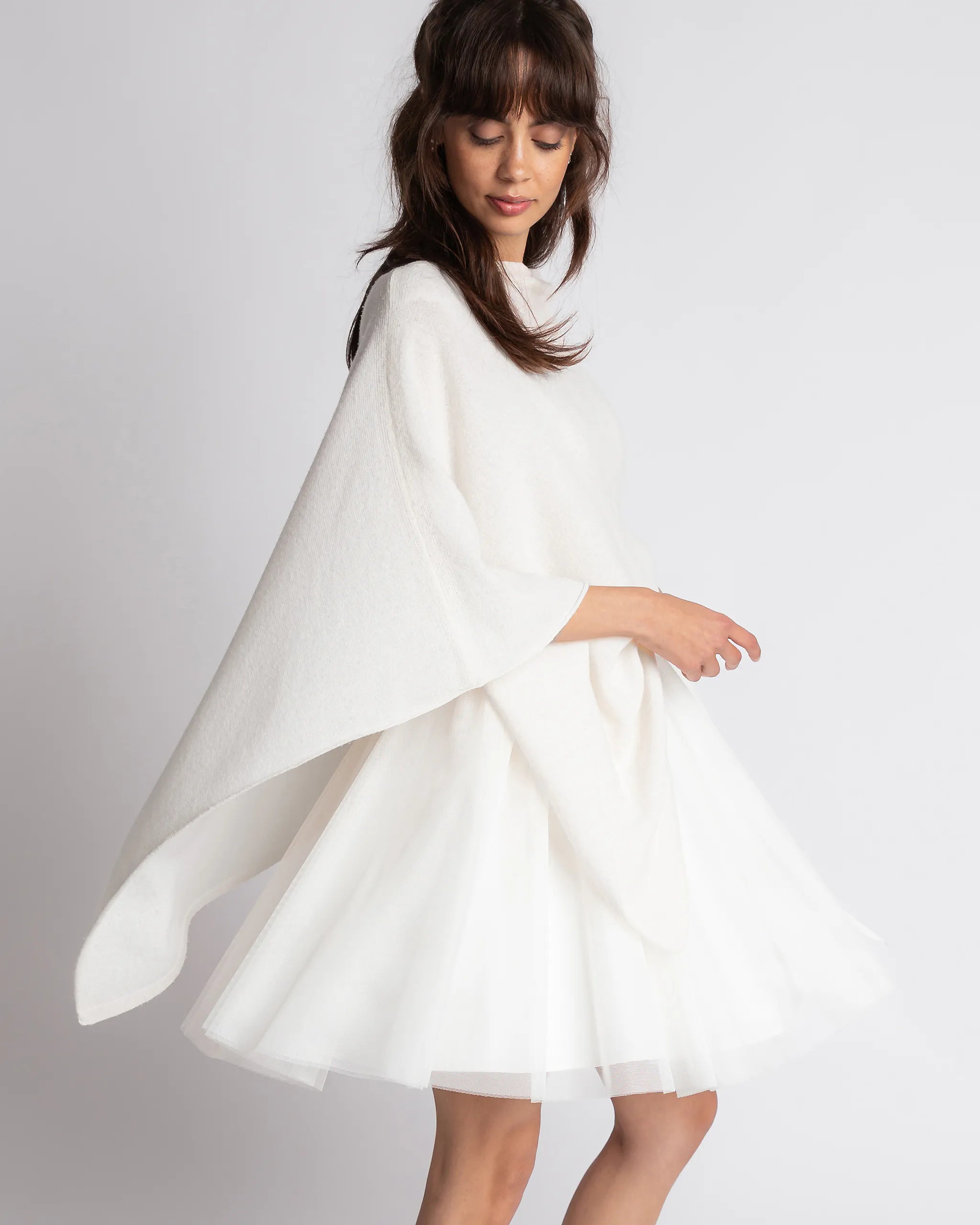 Braut Poncho in Ivory Ansicht seitlich