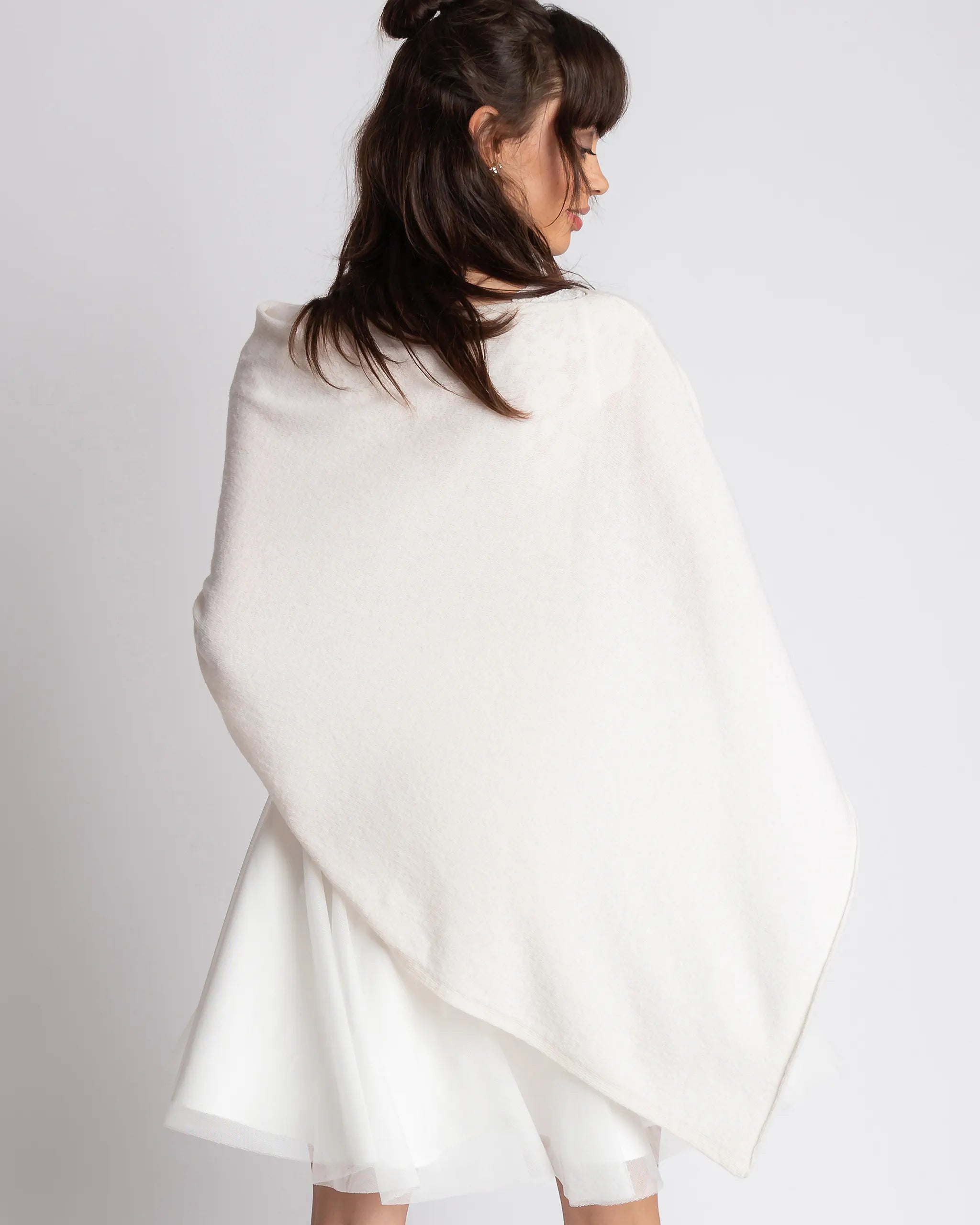 Braut Poncho in Ivory Ansicht hinten