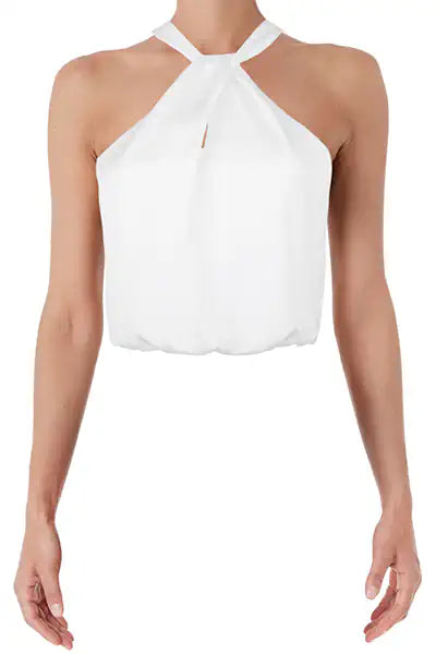 Halterneck Top am Körper
