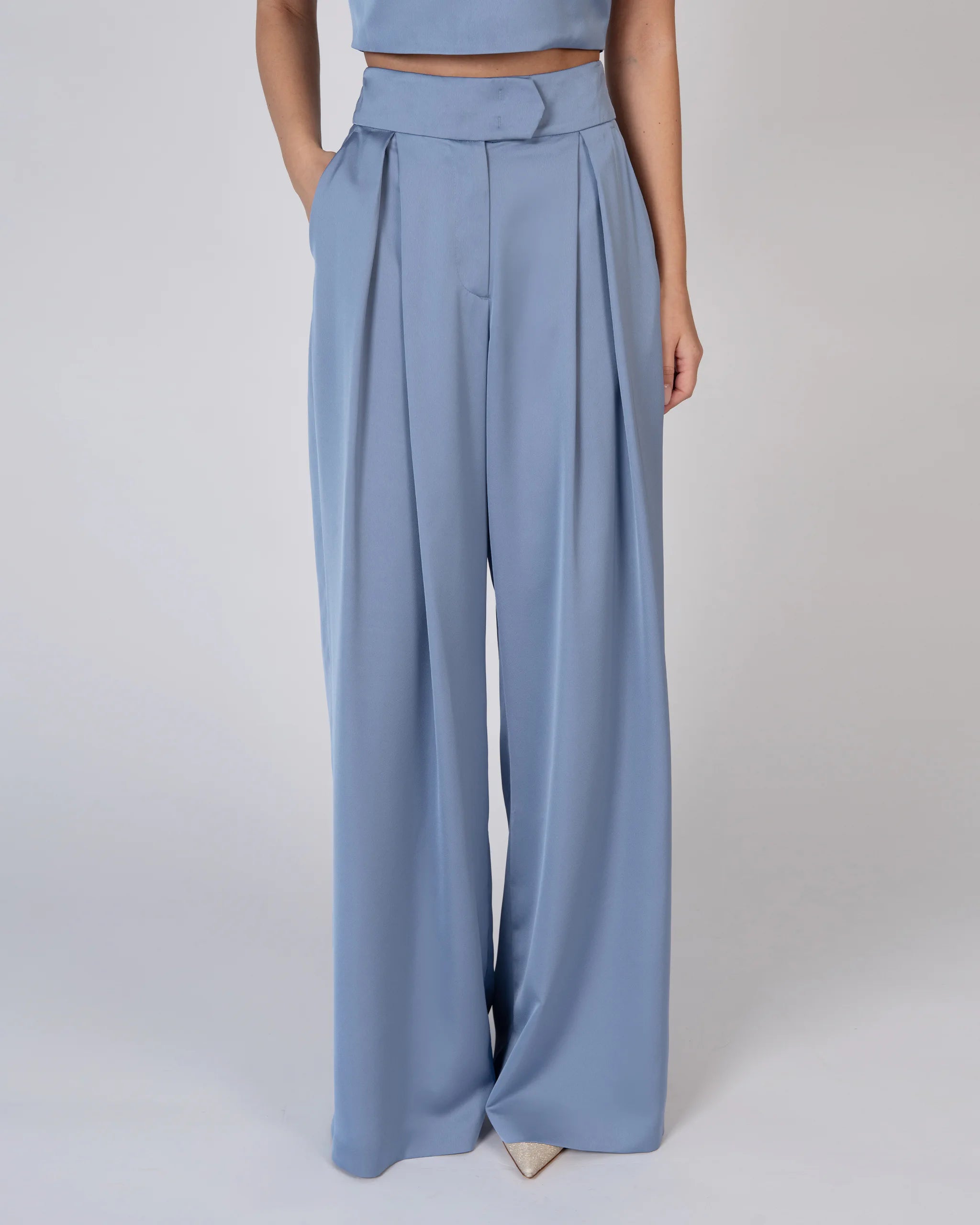 Moderner Jumpsuit Look für Hochzeitsgäste und Brautjungfern - Detailansicht Hose