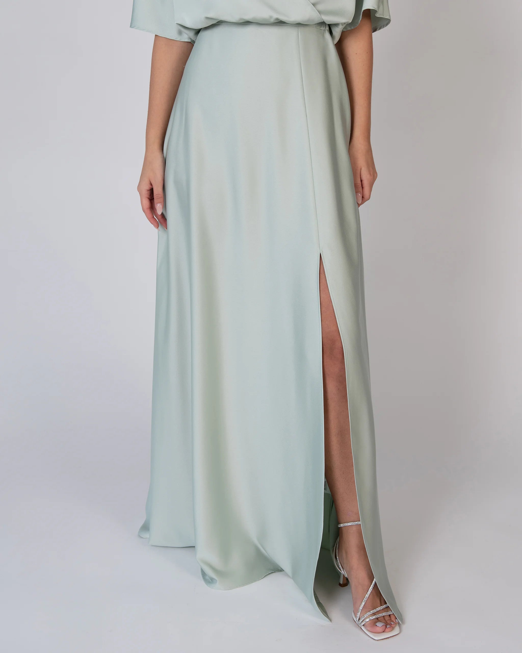 Bodenlanges Kleid für Brautjungfern im Satinlook - Detailansicht Rock