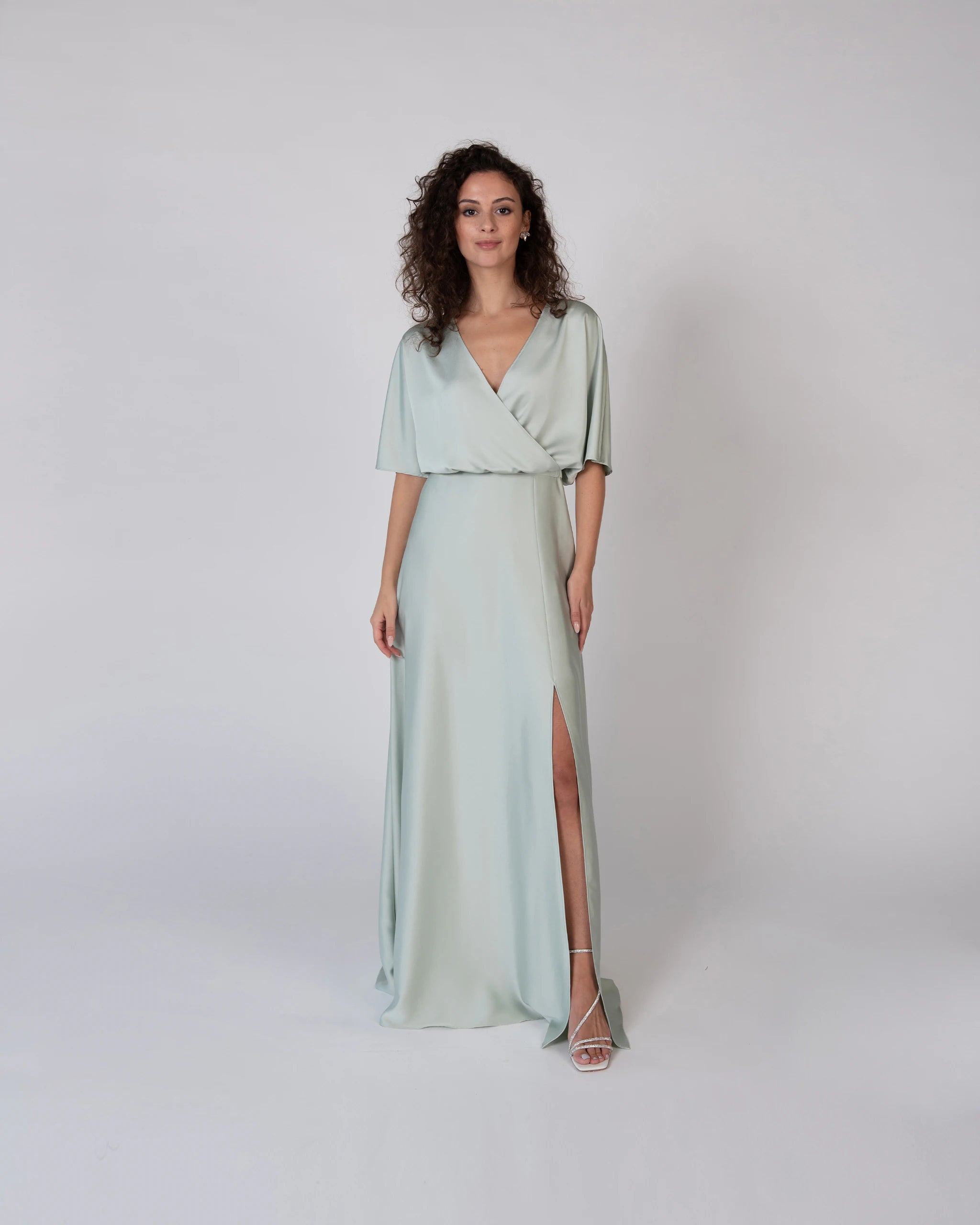 Bodenlanges Kleid für Brautjungfern im Satinlook - Ansicht vorne