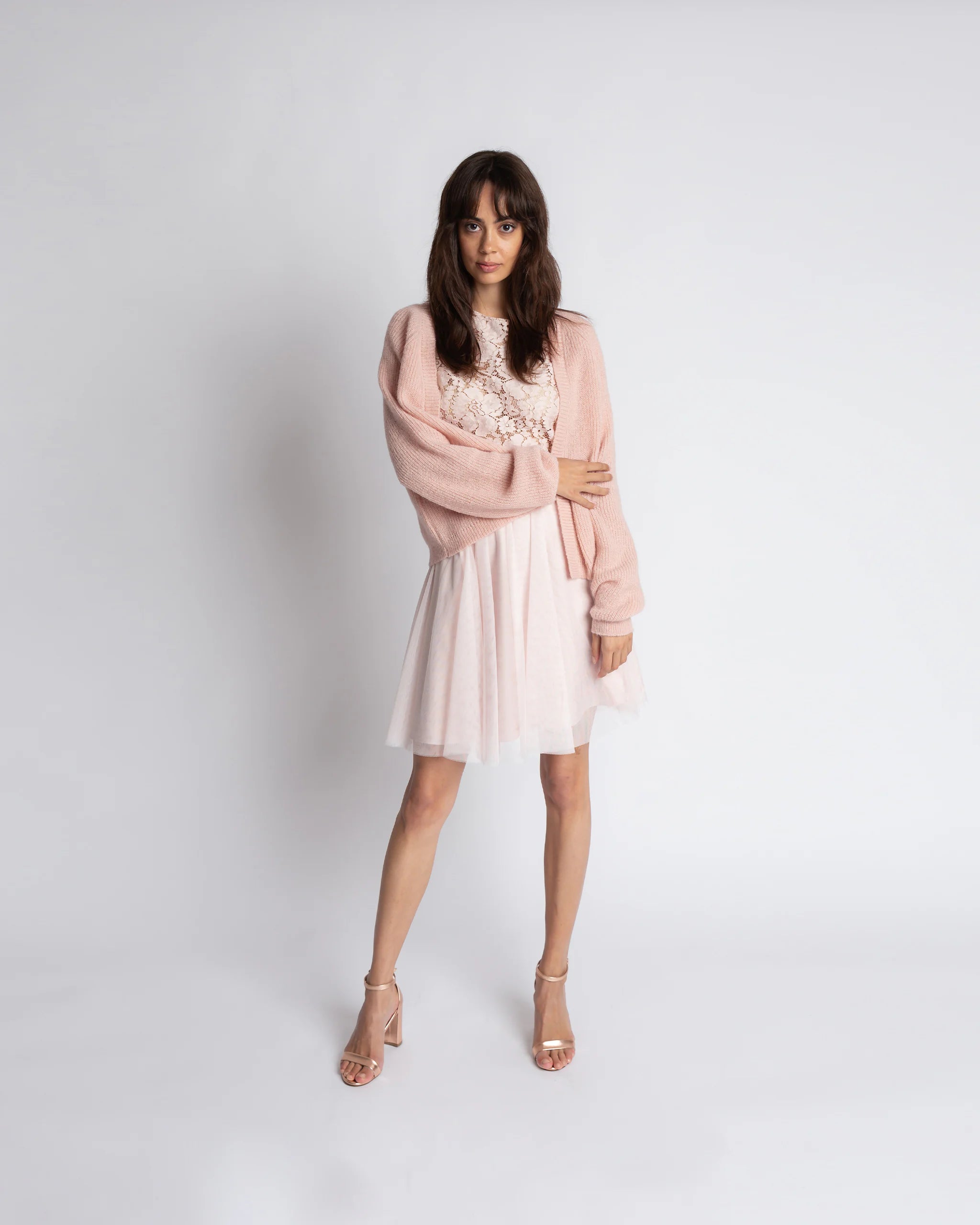 Kurzes und modernes Brautjungfernkleid mit Tüllrock und Vintage Spitze - Ansicht vorne