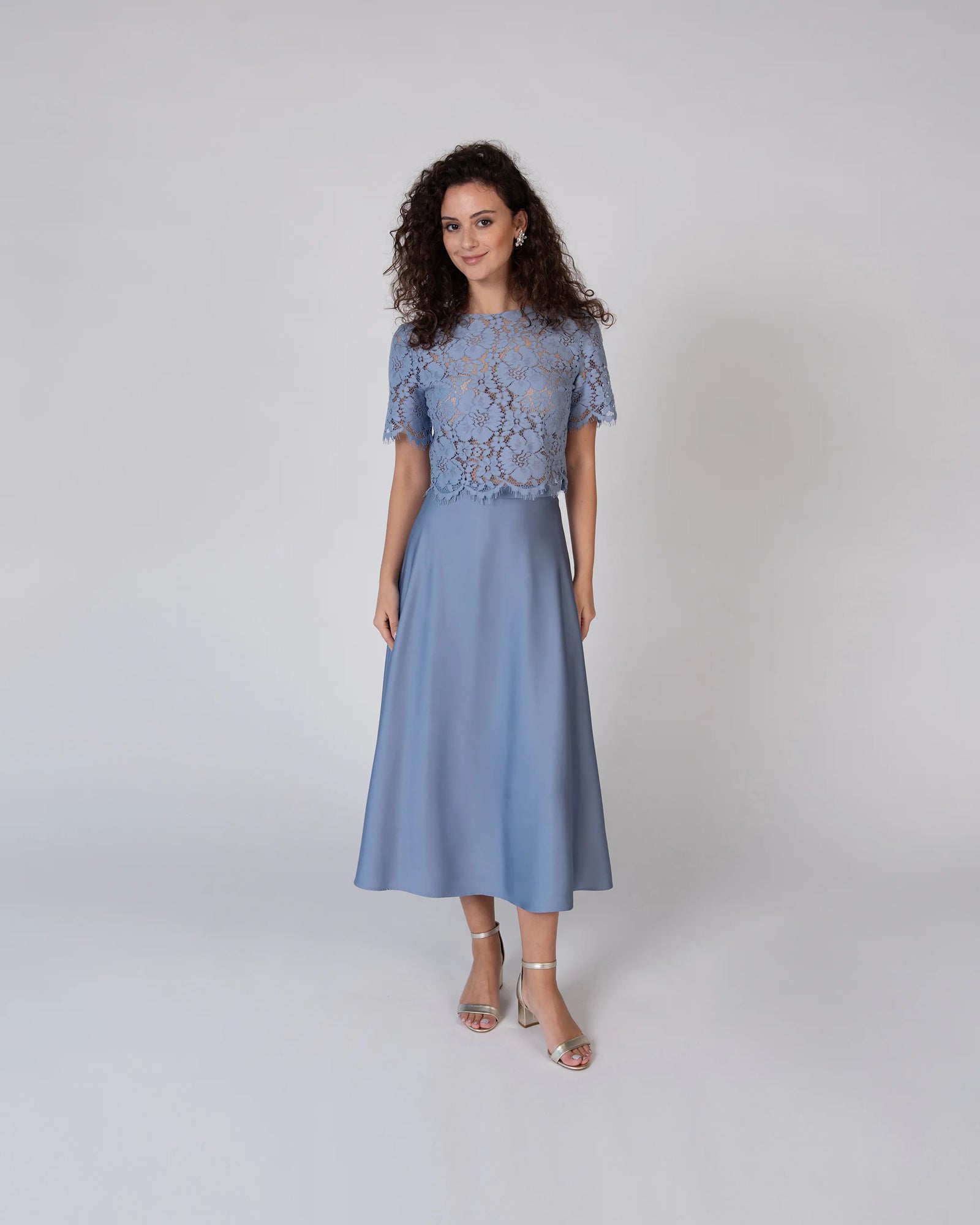 Festlicher Zweiteiler für Hochzeitsgäste mit Satinrock und Spitzen Top - Ansicht vorne