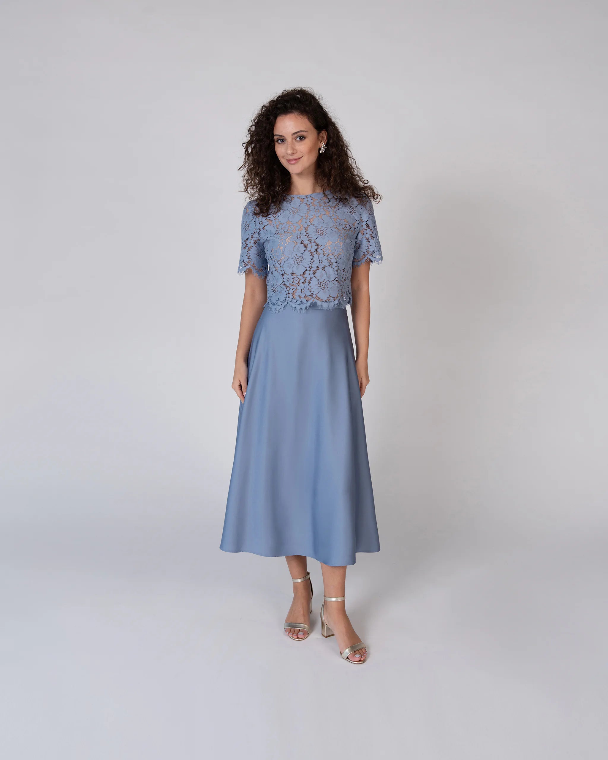 Festlicher Zweiteiler für Hochzeitsgäste mit Satinrock und Spitzen Top - Ansicht vorne