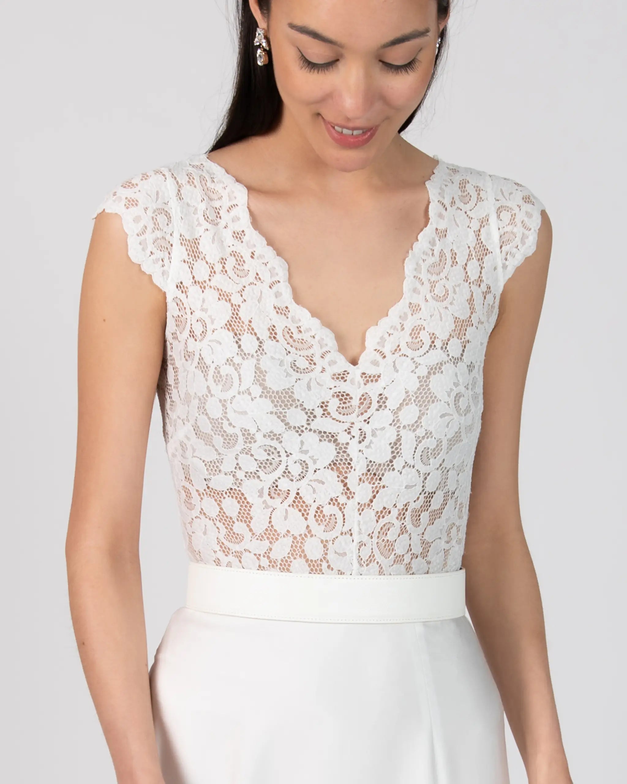 Klassischer Brautkleid Zweiteiler mit Boho Spitzenbody und Satinrock - Detailansicht