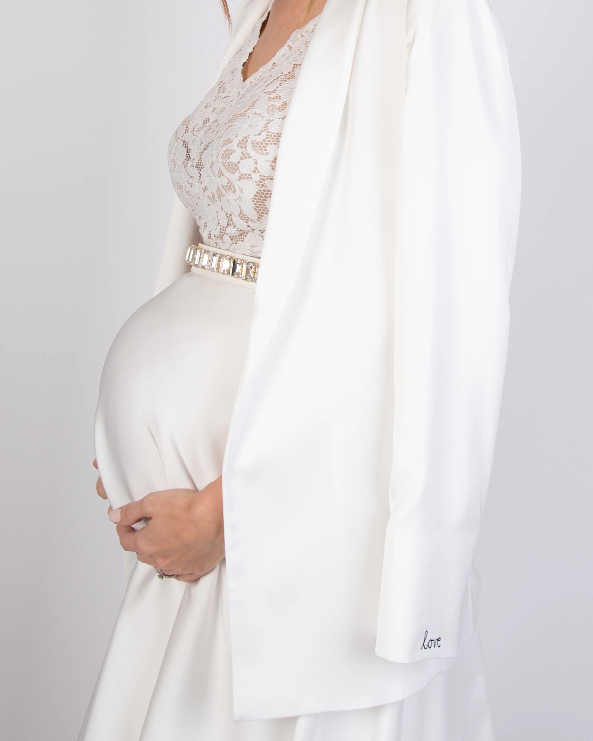 Brautkleid Zweiteiler für Schwangere mit kurzarm Spitzenbody und Satinrock - Detailansicht 