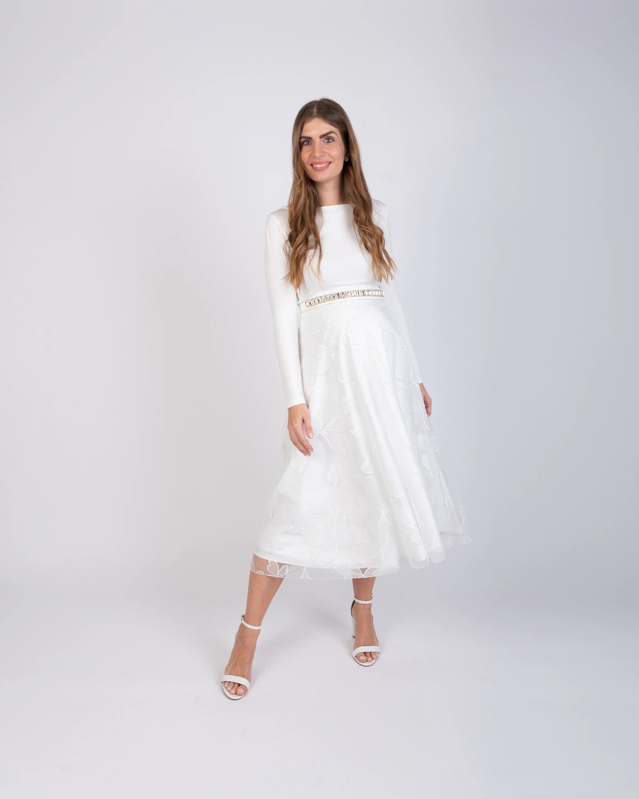 Brautkleid für Schwangere mit Tüllrock und schlichtem Body - Ansicht vorne