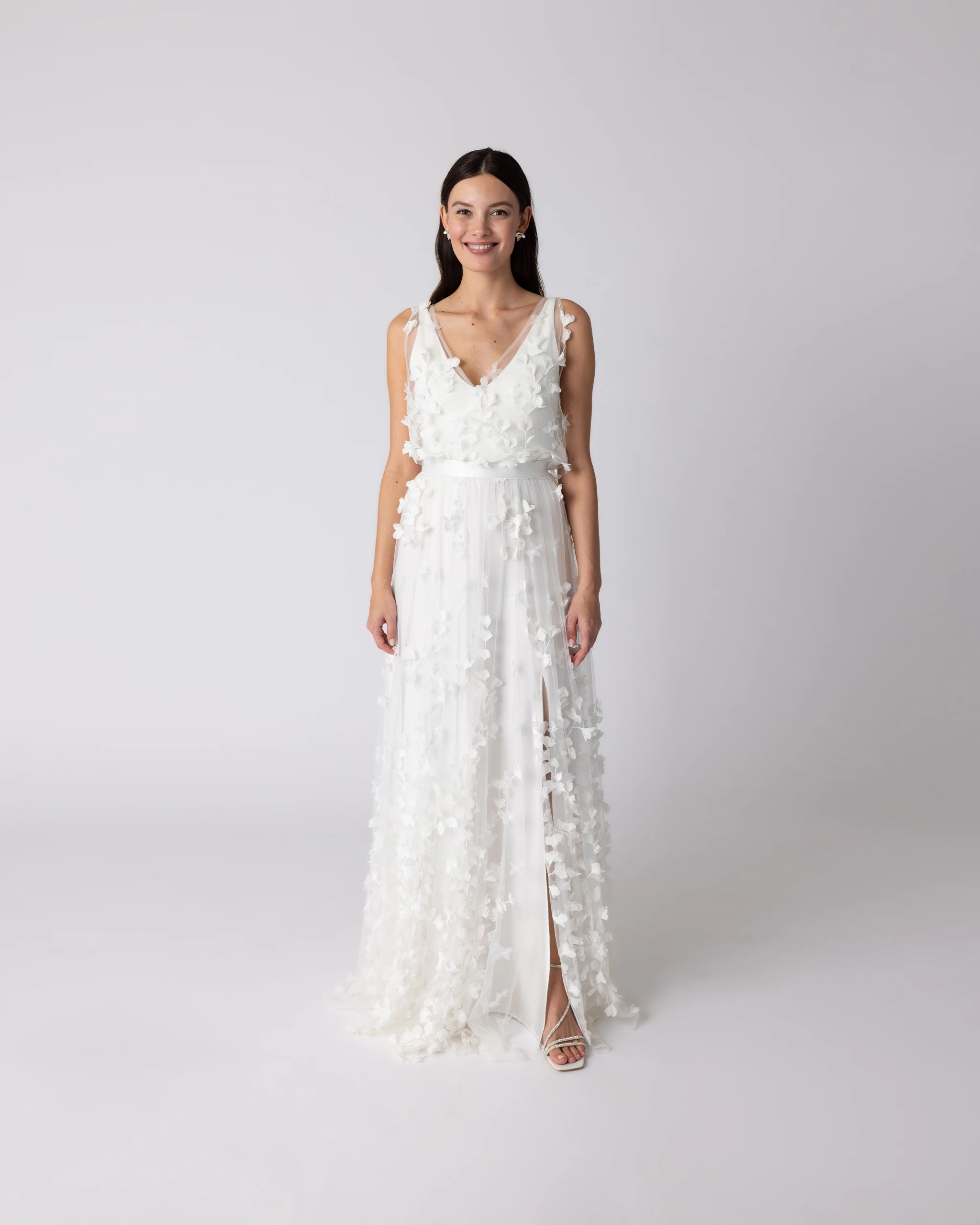 Romantisches Brautkleid mit Überrock und Top aus 3D Organza Flowers - Ansicht vorne