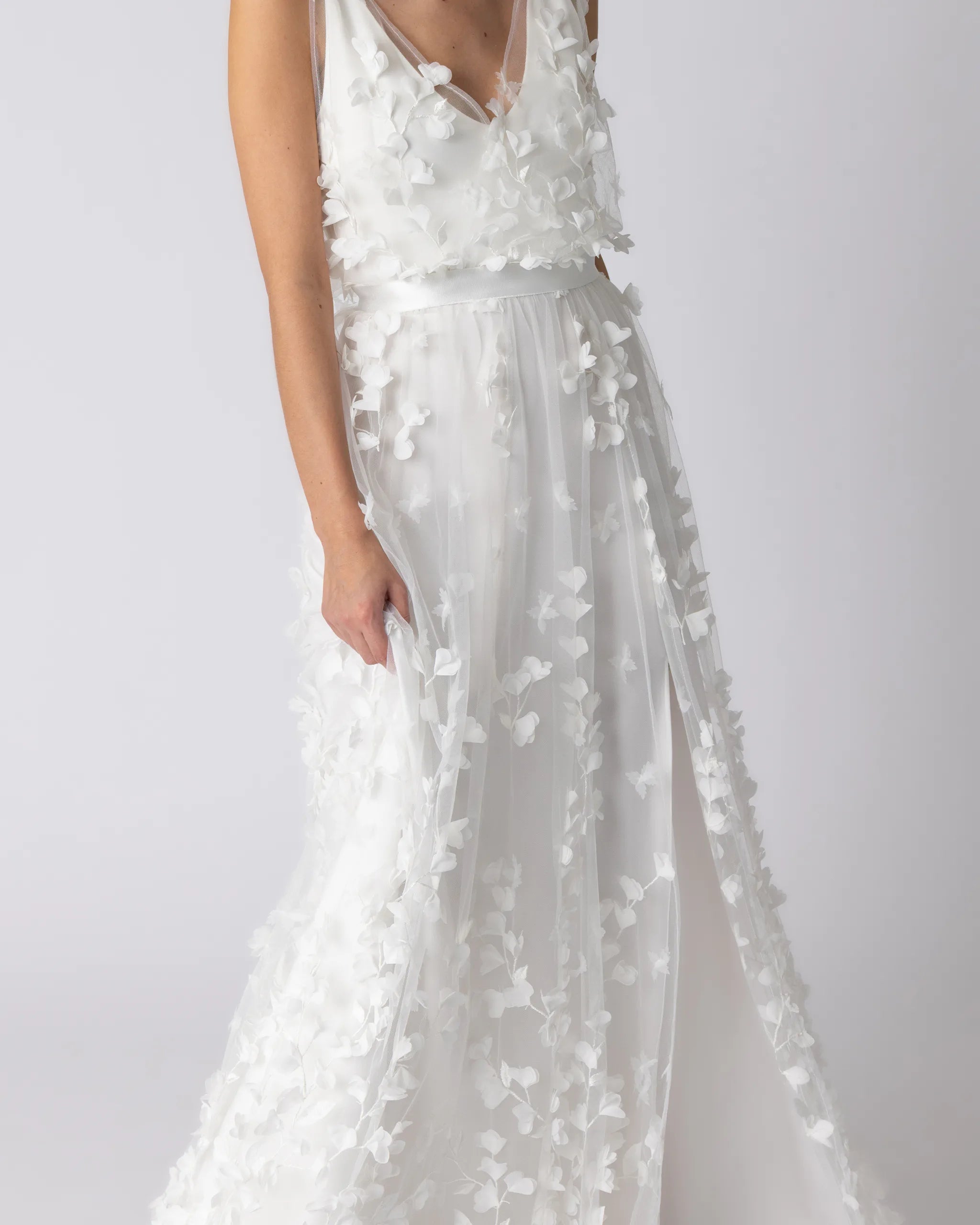 Romantisches Brautkleid mit Überrock und Top aus 3D Organza Flowers - Detailansicht