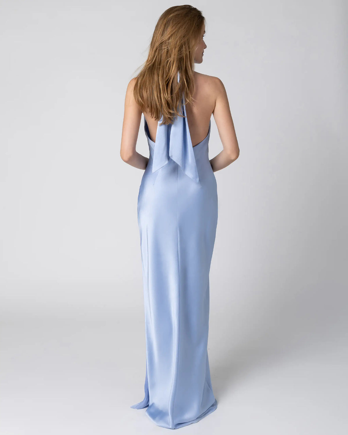 Neckholder Abendkleid mit Rueckenausschnitt in hellblau - Ansicht hinten