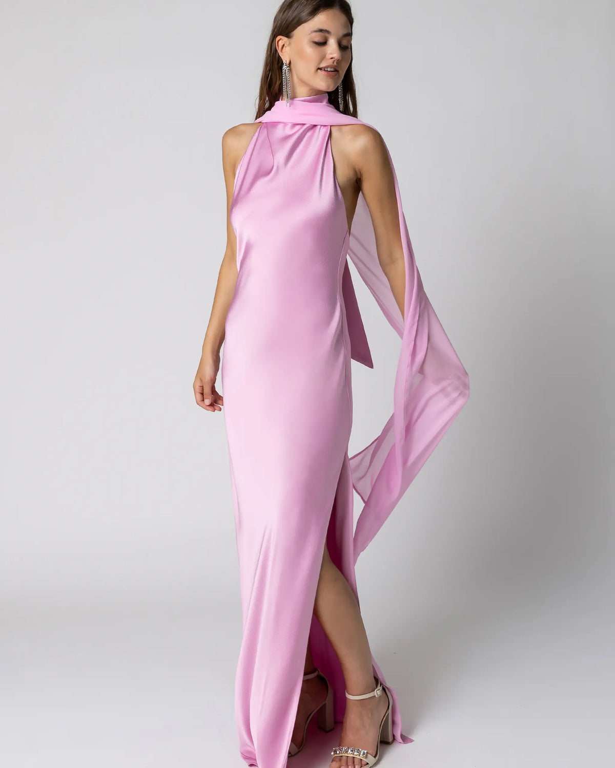 Neckholder Abendkleid in Pink mit seitlichem Schlitz - Ansicht vorne