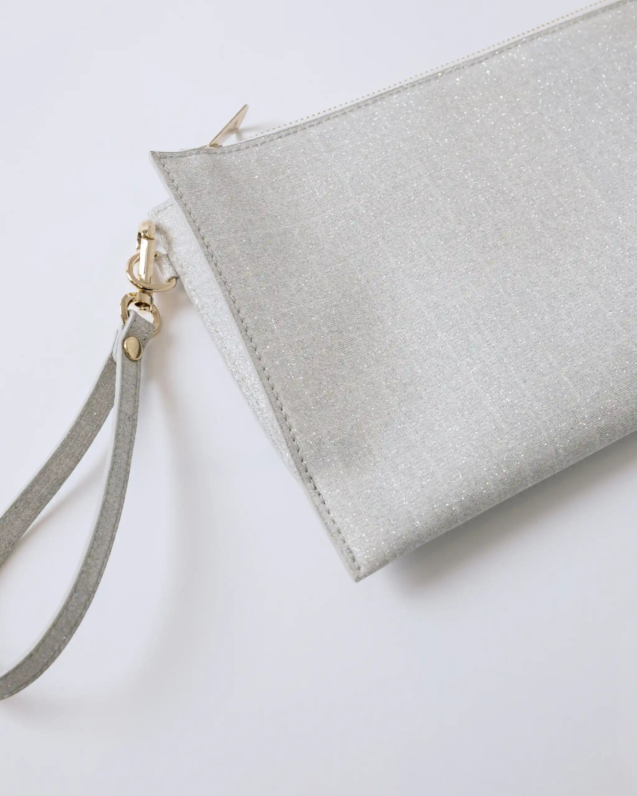 Clutch mit Glitzergewebe in Silber Detailansicht