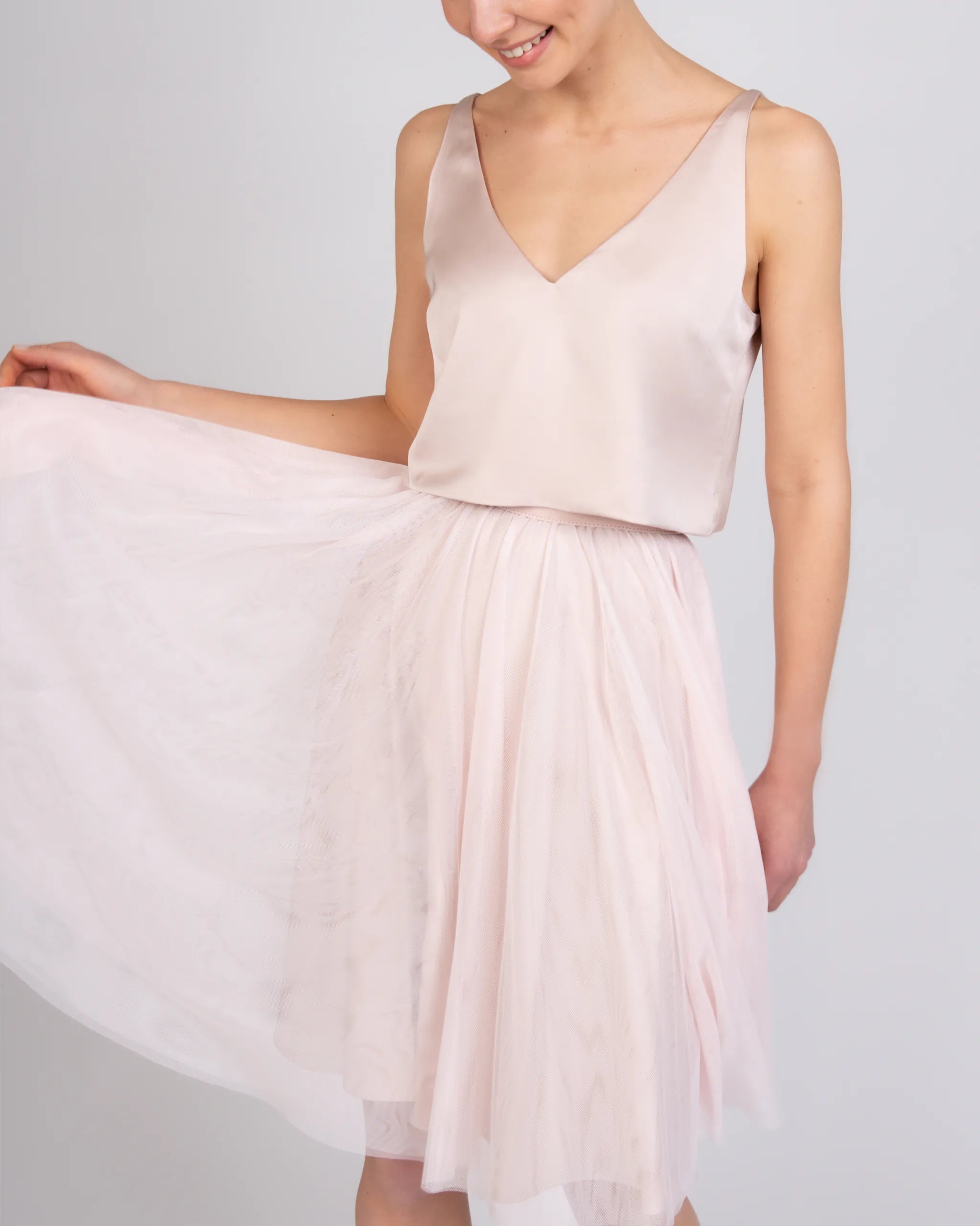 Knielanges Cocktailkleid mit Croptop aus Satin in blush - Detailansicht