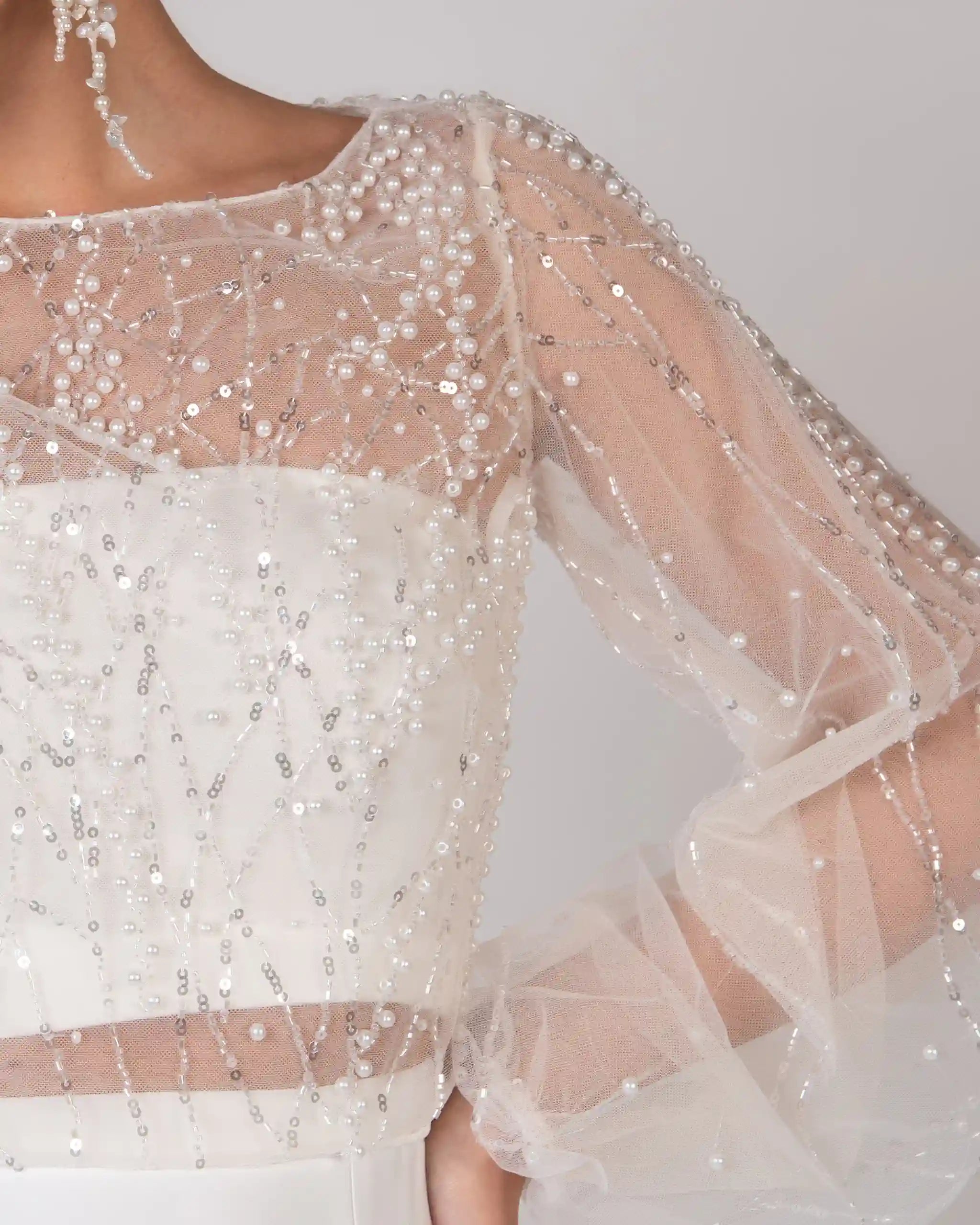 Perlenverzierte Tüll Braut Bluse mit langen Ärmeln Detailansicht