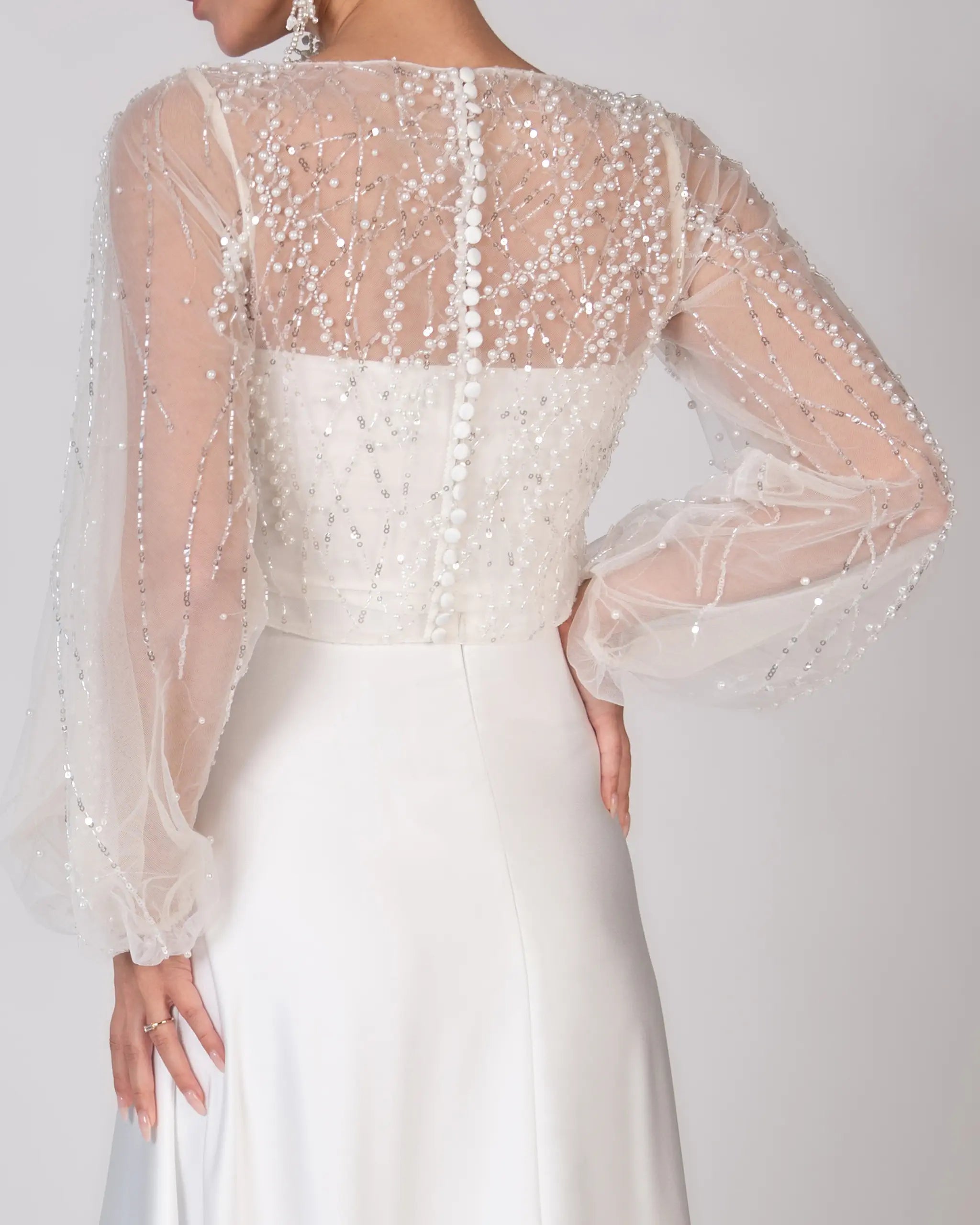 Hochzeitskleid Winter Zweiteiler Brautbluse Tuell langarm mit Perlen bodenlanger Satinrock mit Schlitz - Detailansicht