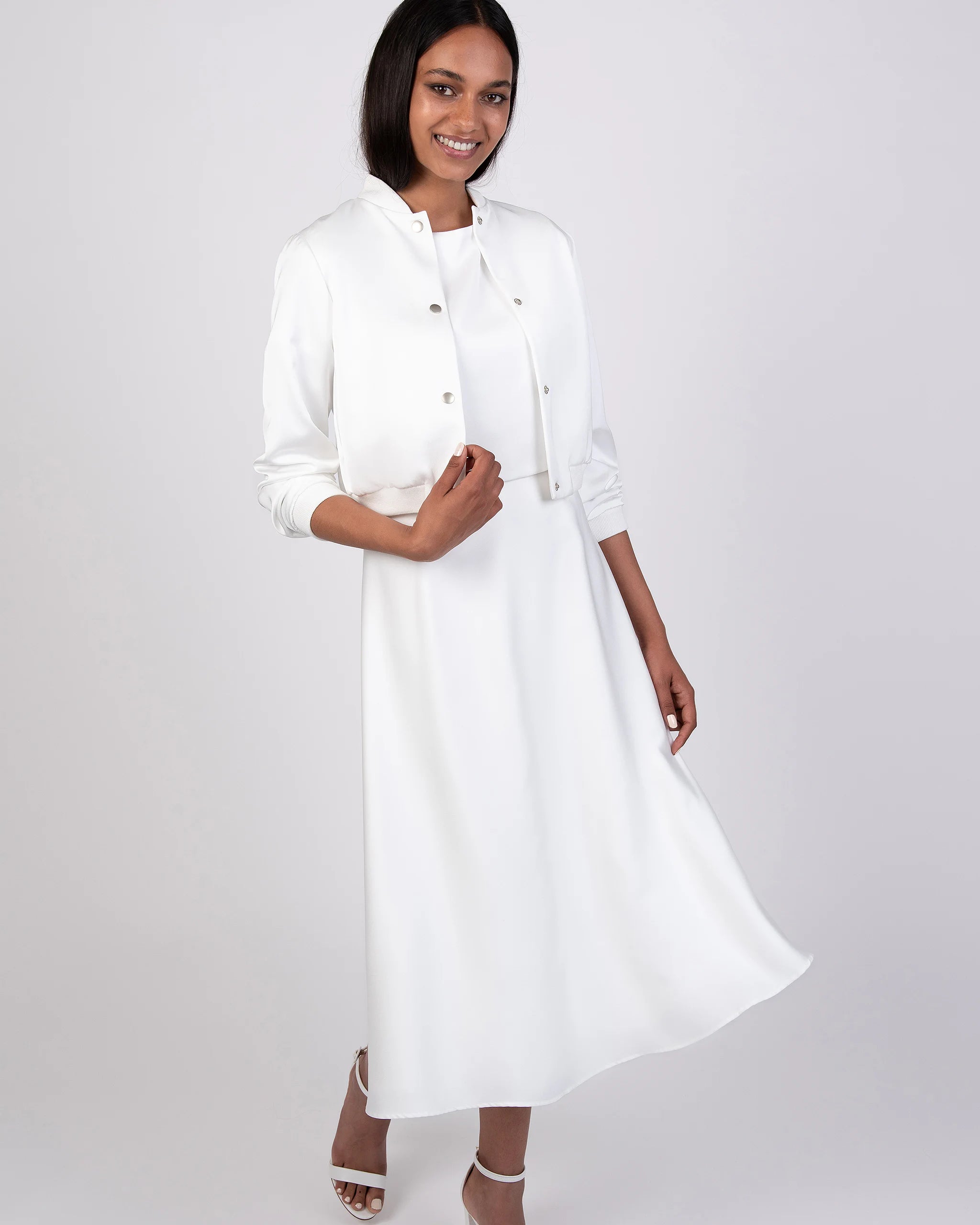 Braut Bomberjacke mit funkelndem LOVE Aufschrift Ansicht vorne