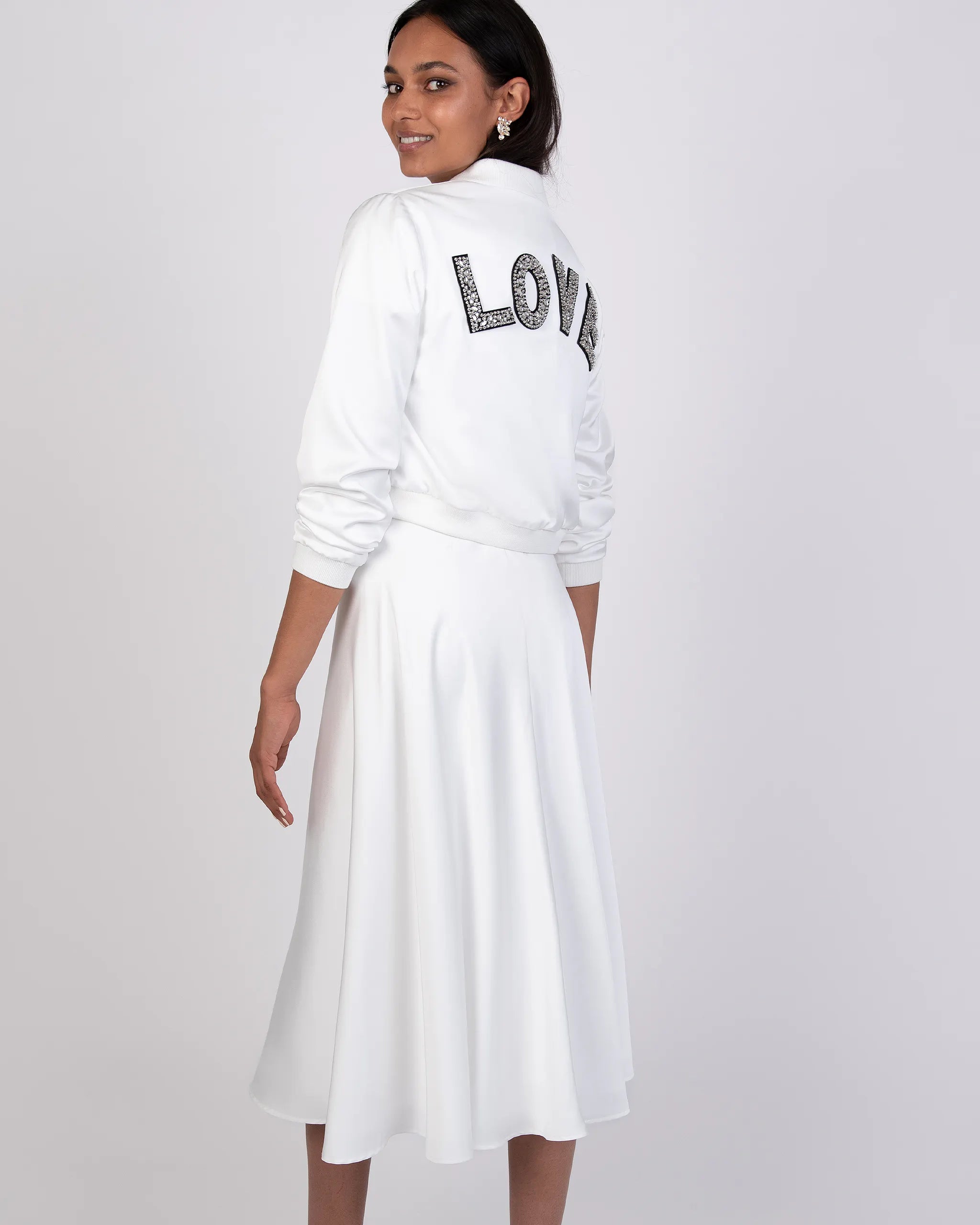 Braut Bomberjacke mit funkelndem LOVE Aufschrift Ansicht hinten