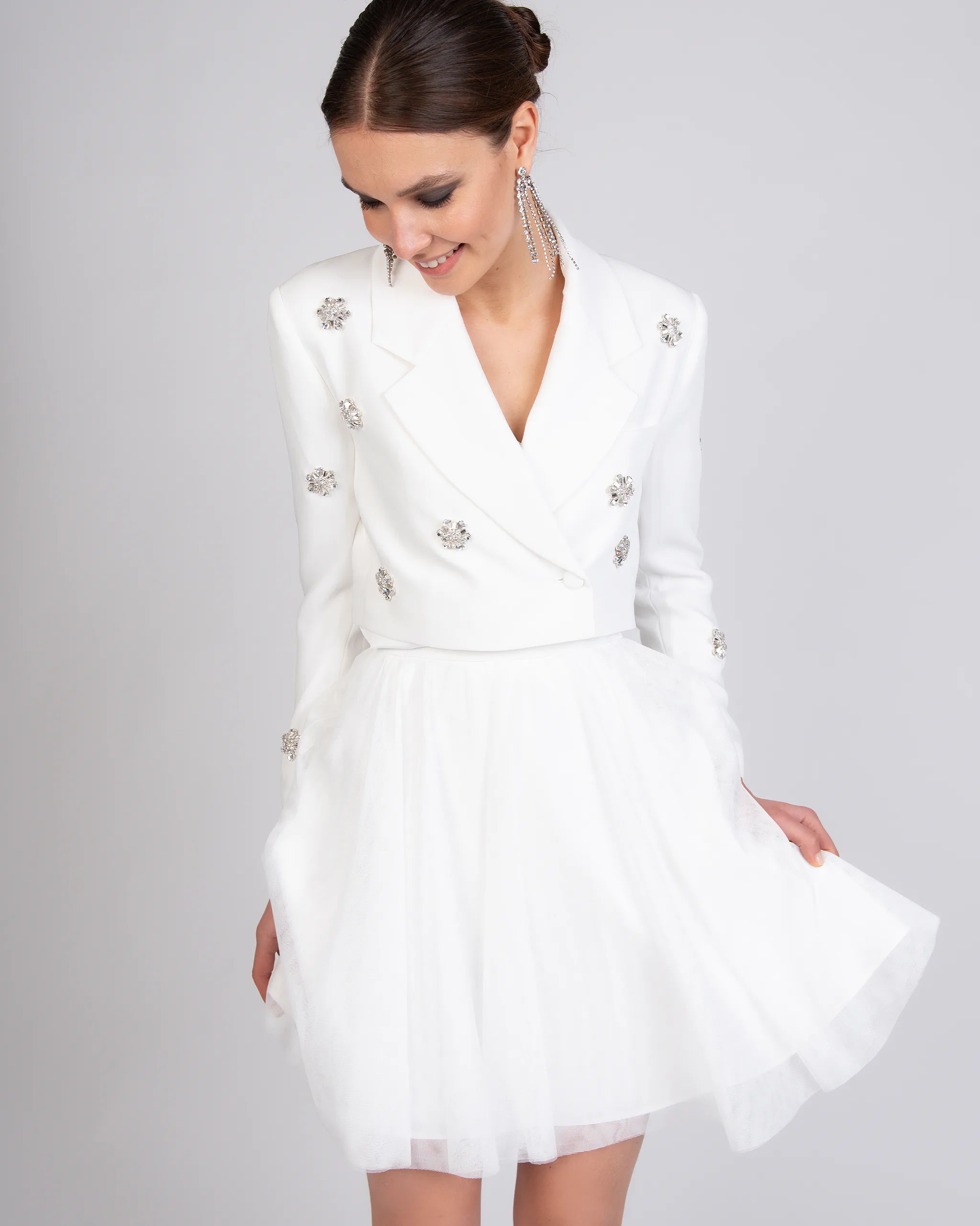 Kurzer Braut Blazer mit Kristallen verziert Ansicht vorne