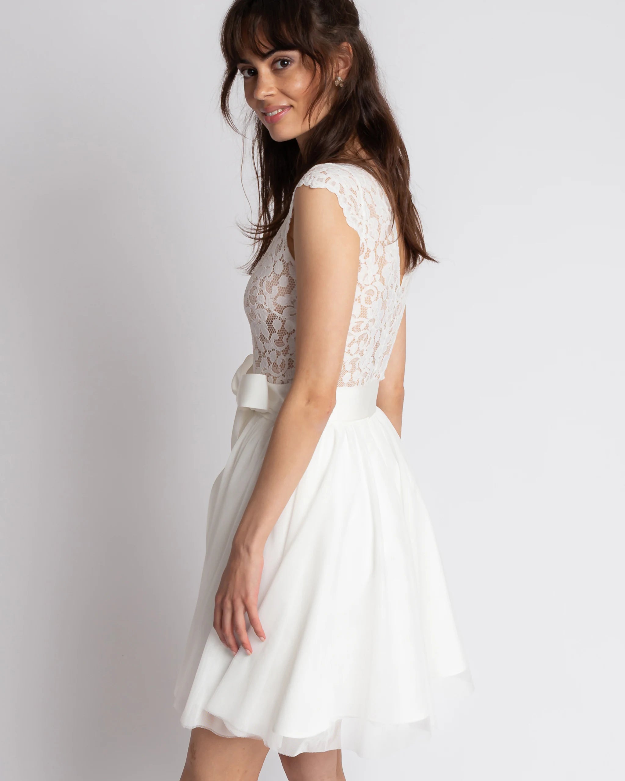 Kurzarm Brautbody aus Boho Spitze Ansicht Seite