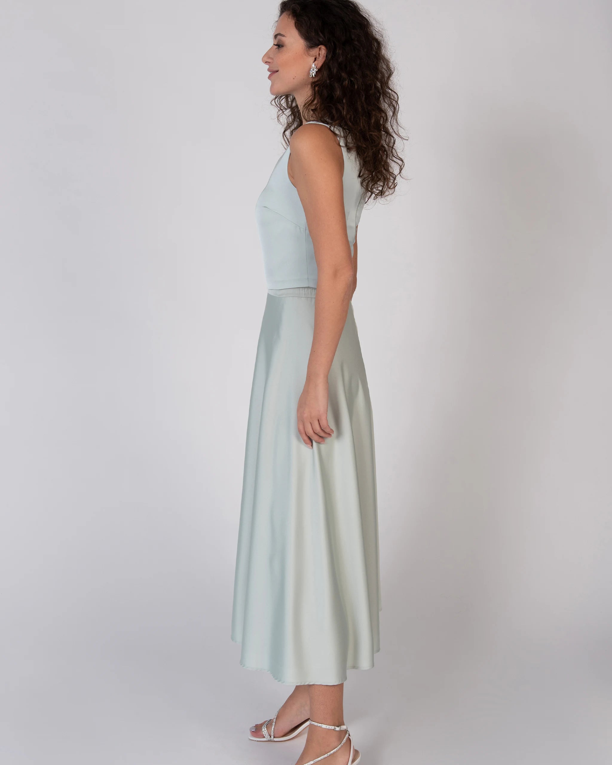 Wadenlanger Satinrock salbeigrün Ansicht seitlich