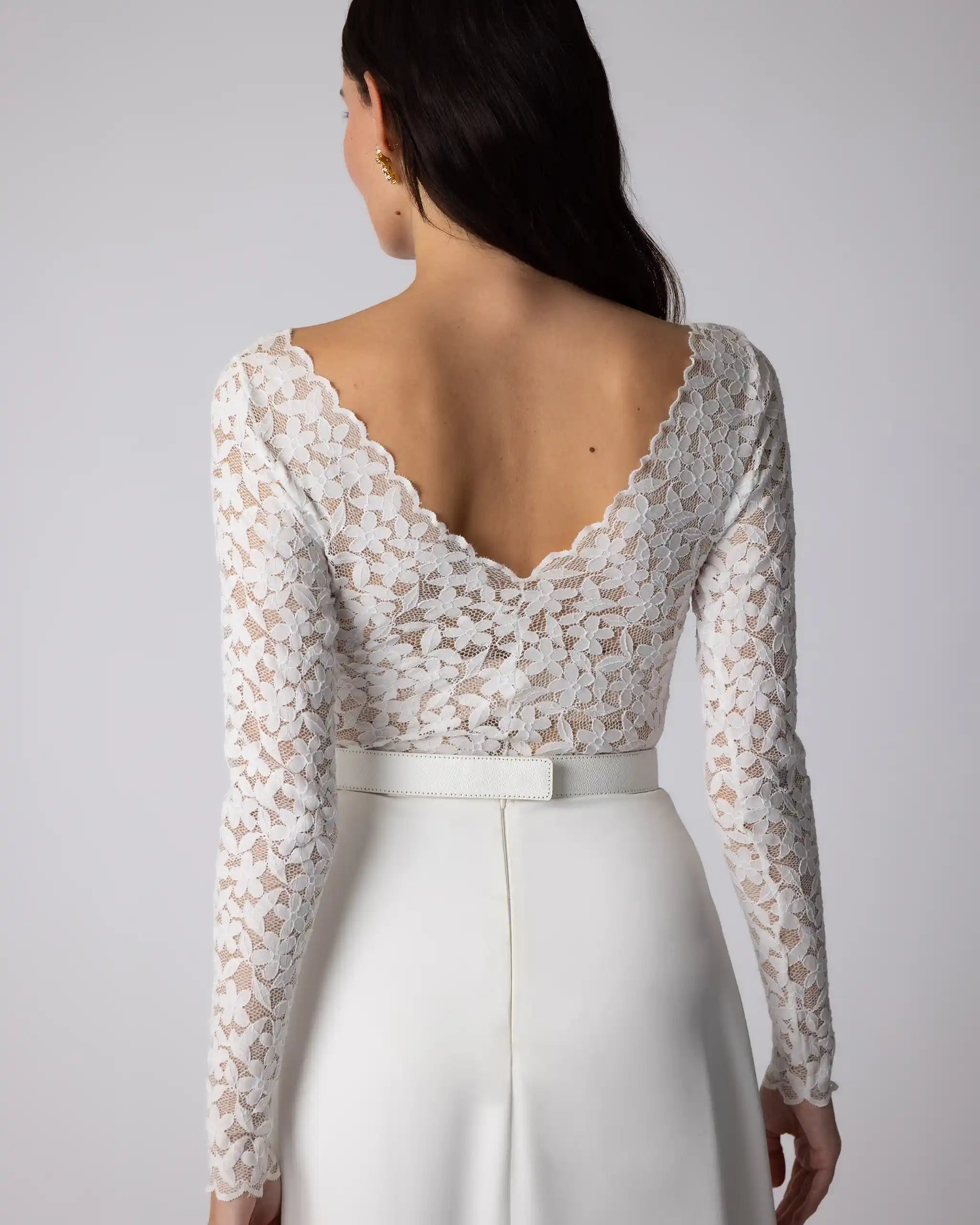 Langarm Brautbody mit Blumenspitze Ansicht hinten