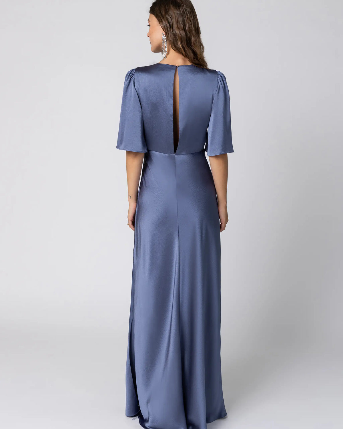 Blaues kurzarm Abendkleid mit V-Ausschnitt - Ansicht hinten