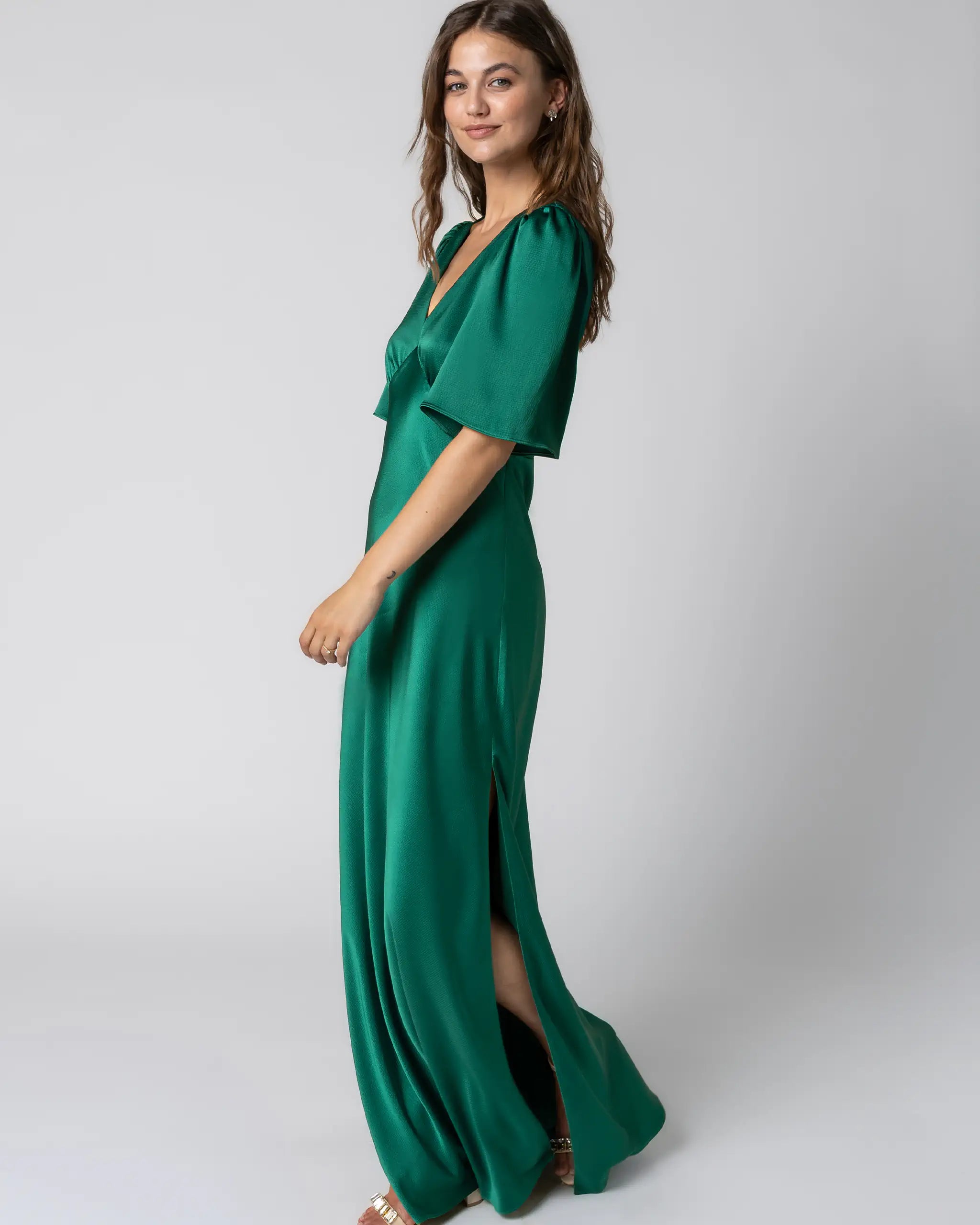 Kurzarm Abendkleid mit seitlichem Schlitz in Gruen - Ansicht seitlich