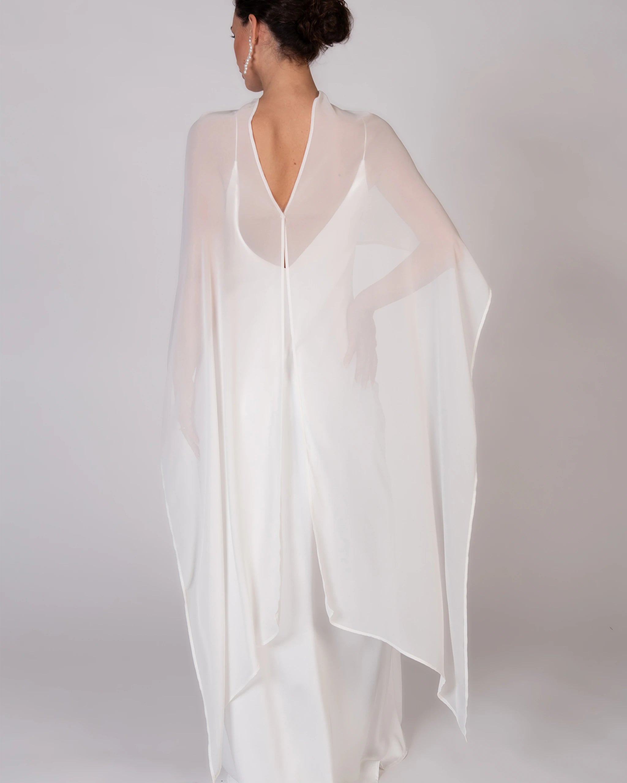 Modernes schlichtes Brautkleid mit schmalen Traegern Slip Dress Rueckenausschnitt bodenlang - Detailansicht