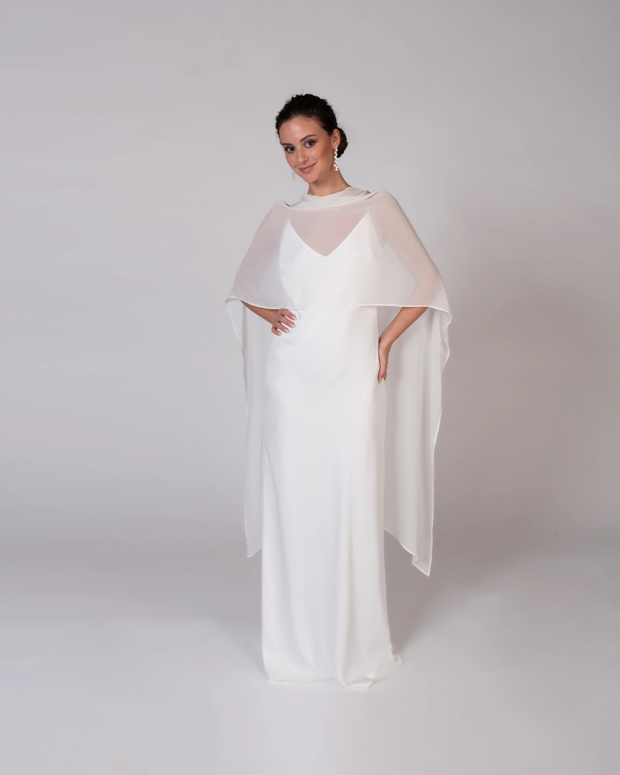 Modernes schlichtes Brautkleid mit schmalen Traegern Slip Dress Rueckenausschnitt bodenlang - Ansicht vorne