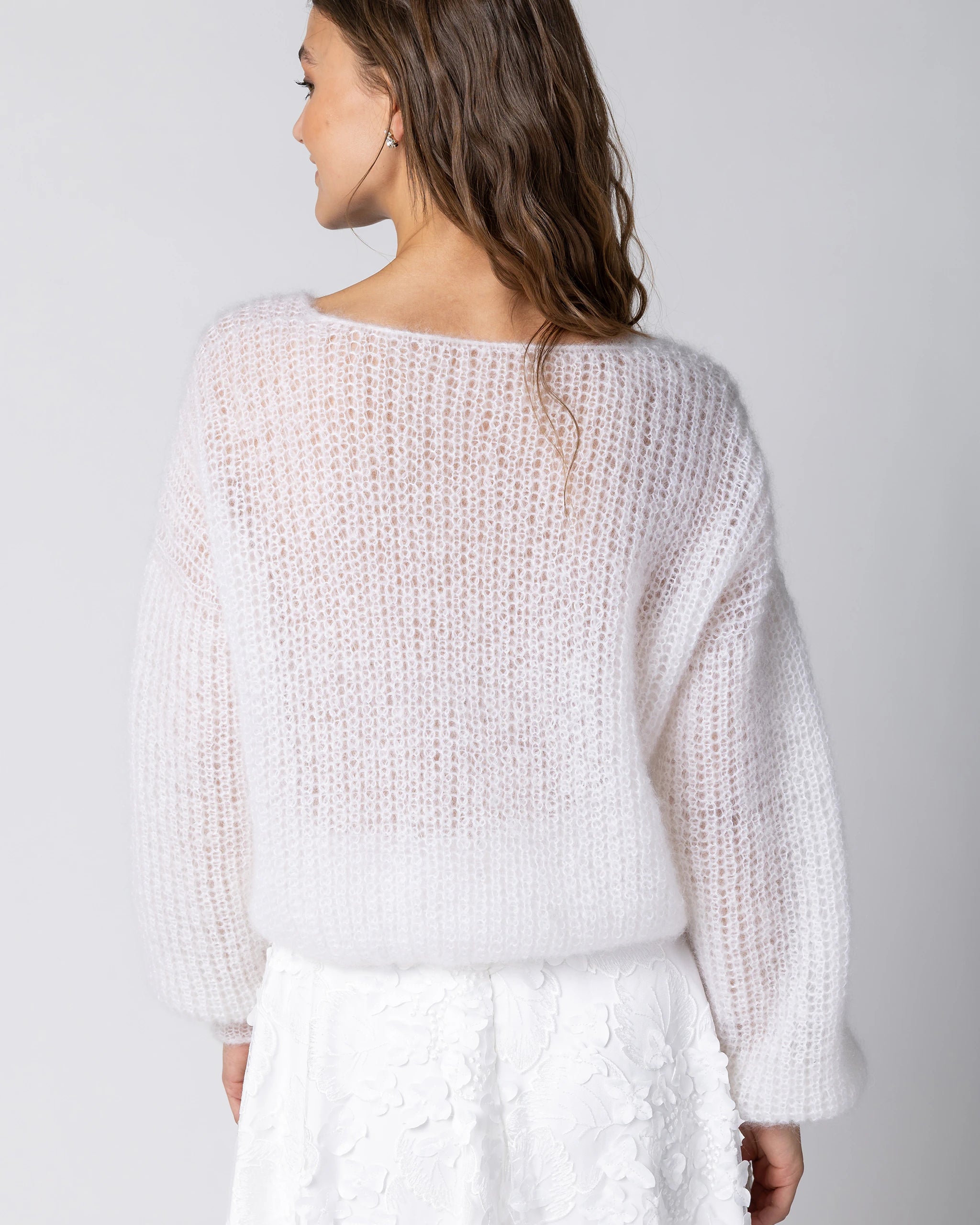 Mohair Cardigan Grobstrickjacke Brautjacke für die Winterbraut Ansicht hinten