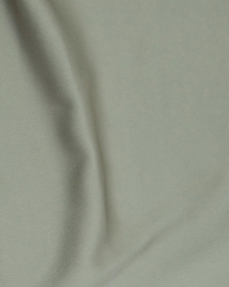 Gefertigt aus sorgfältig ausgewählten Materialien für Qualität, die bleibt.