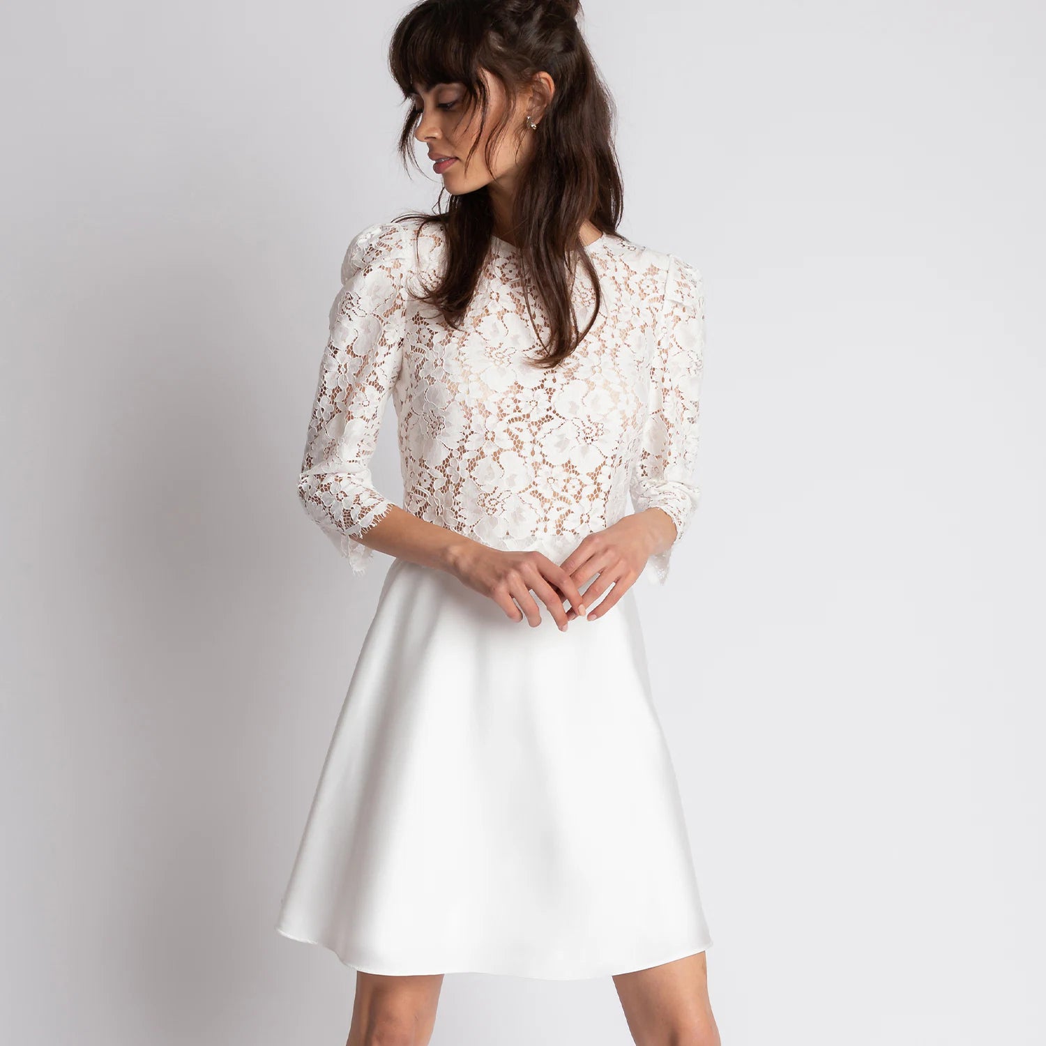 Brautkleid Zweiteiler modern mit Spitzenoberteil Vintage langarm und kurzem Satinrock ivory