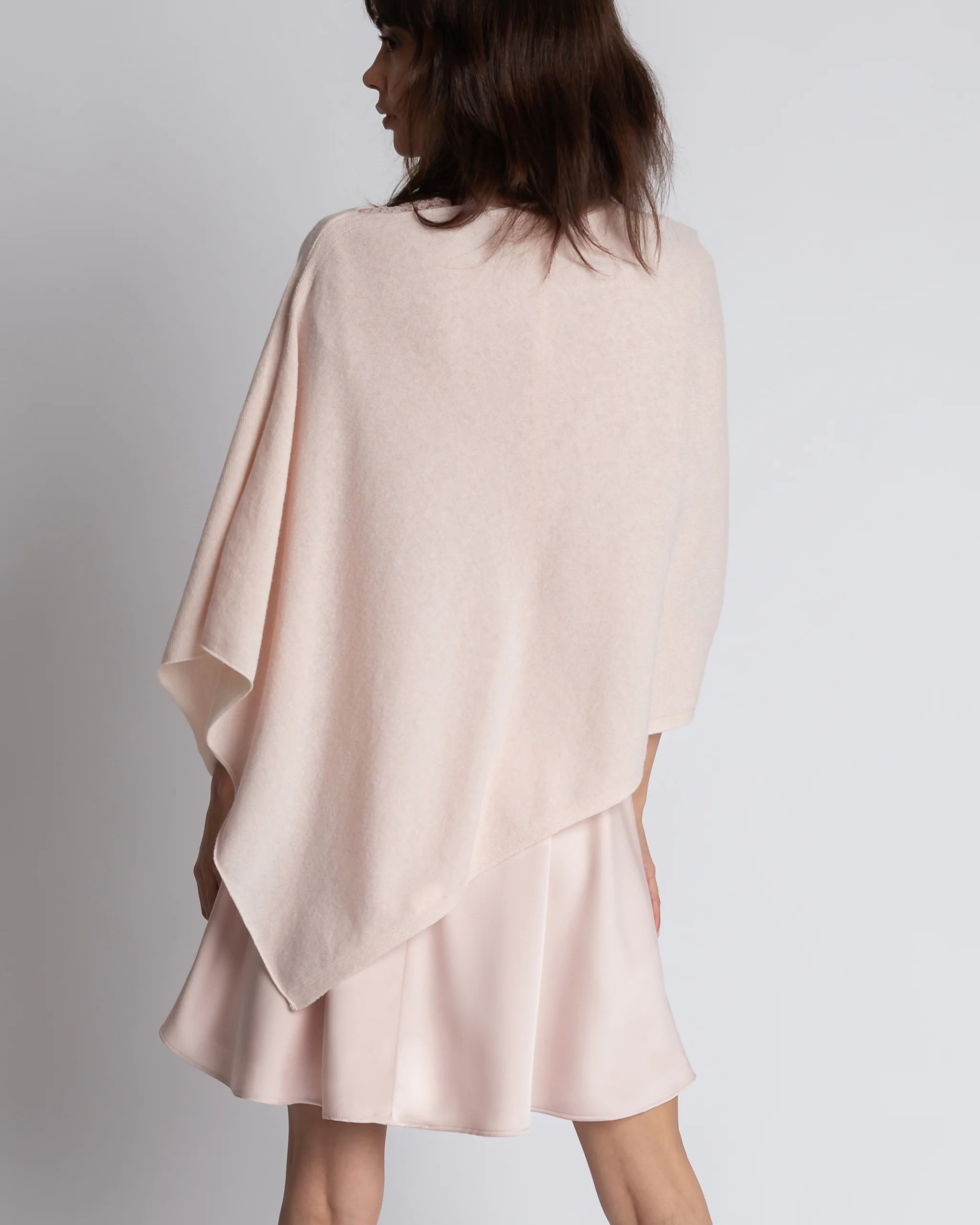 Poncho in rosa Ansicht hinten