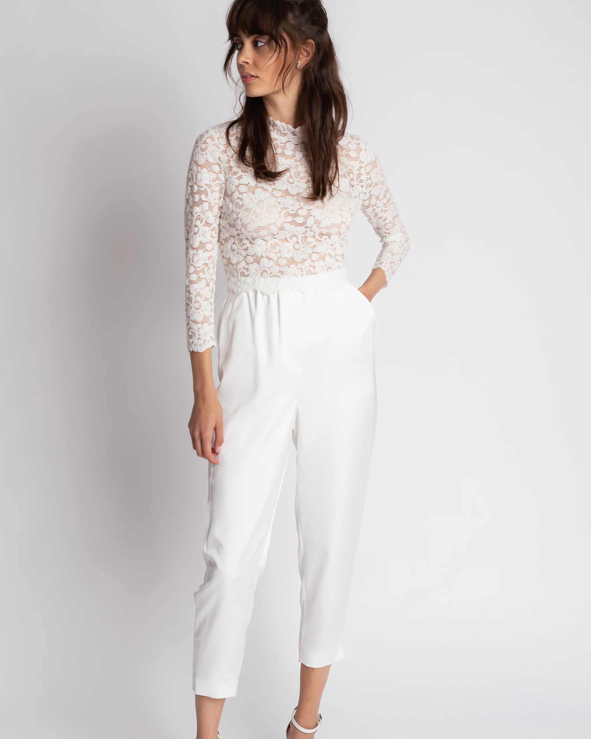 Braut Crop Top mit Stehkragen aus Boho Spitze Ansicht vorne