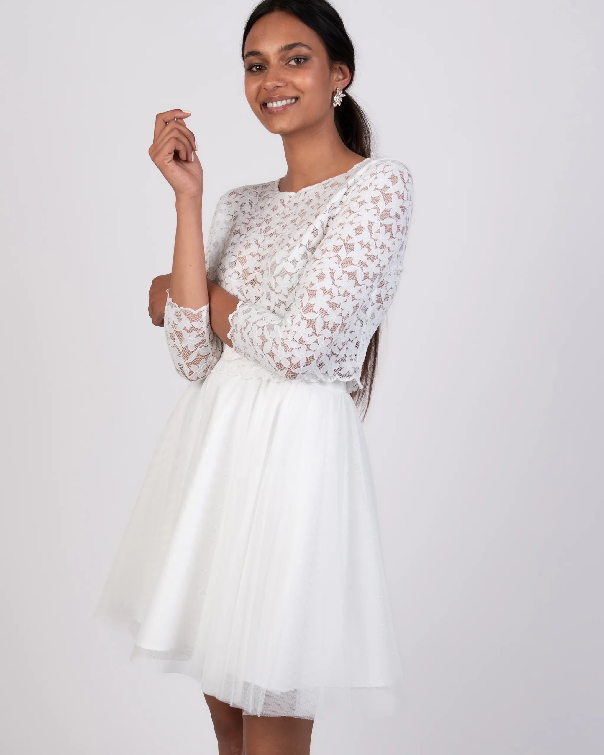 Braut Crop Top mit langen Ärmeln aus floraler Spitze Ansicht seitlich