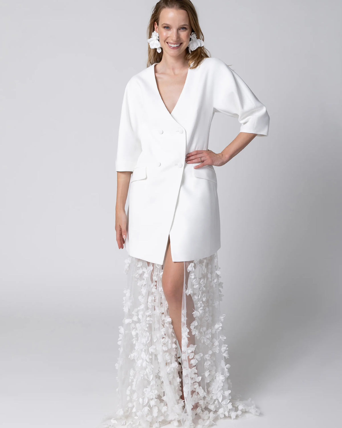 Romantisches Standesamtkleid mit Blazerkleid und transparentem 3D Blumen Brautrock in Ivory Ansicht vorne