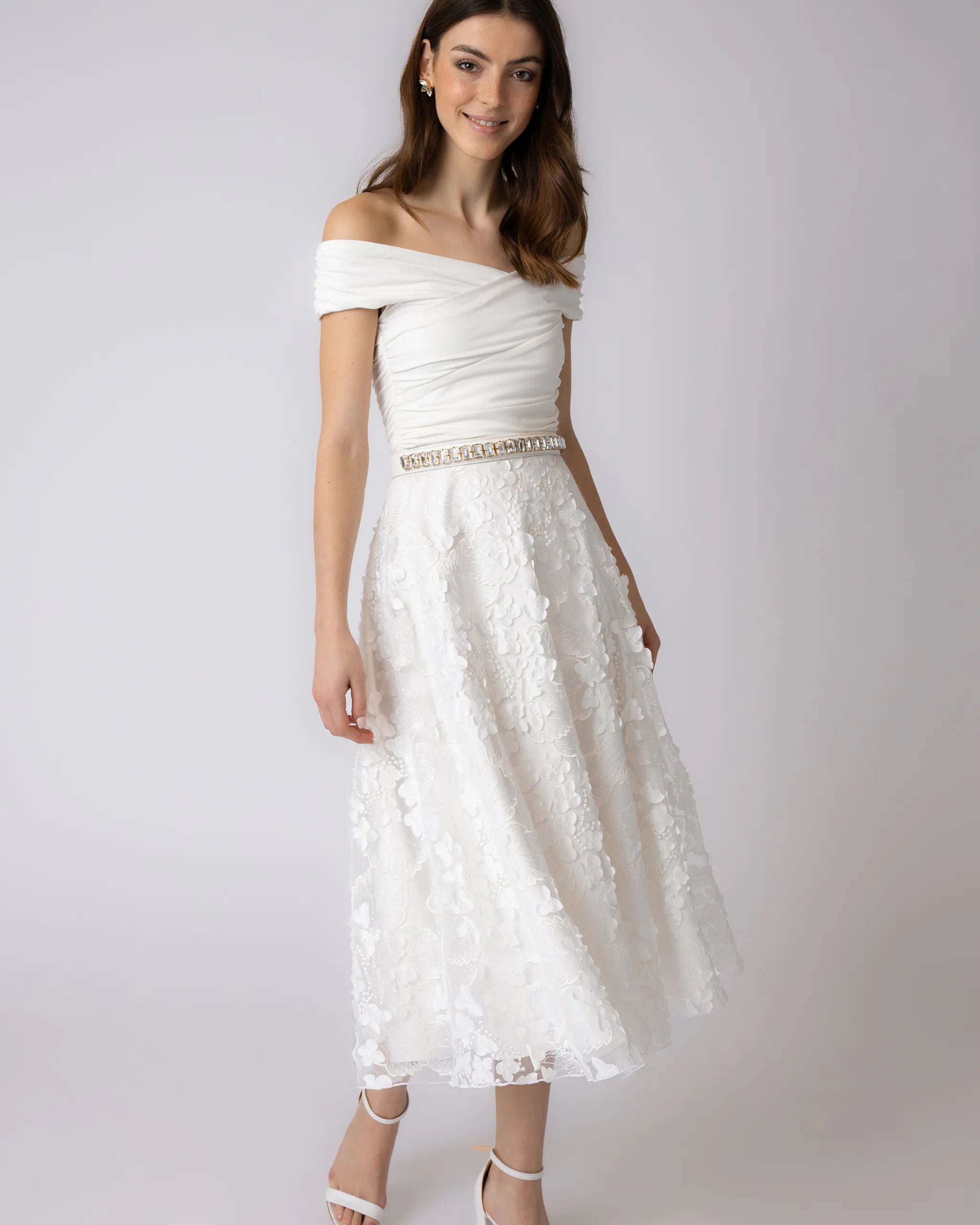 Wadenlanger Braut Tüllrock mit 3D-Blumen Ansicht vorne