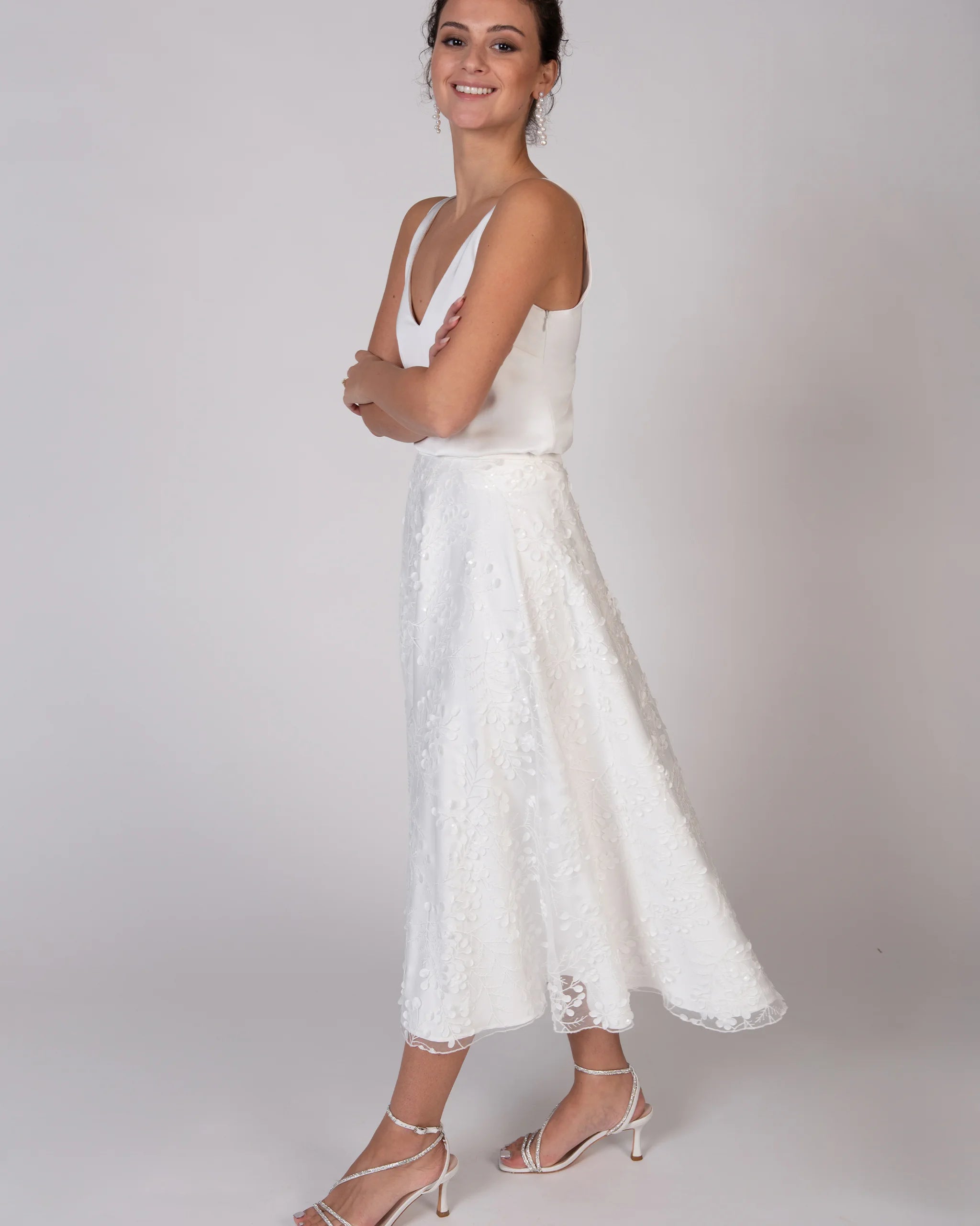 Wadenlanger Braut Tüllrock mit 3D-Blättern und Pailletten Ansicht seitlich