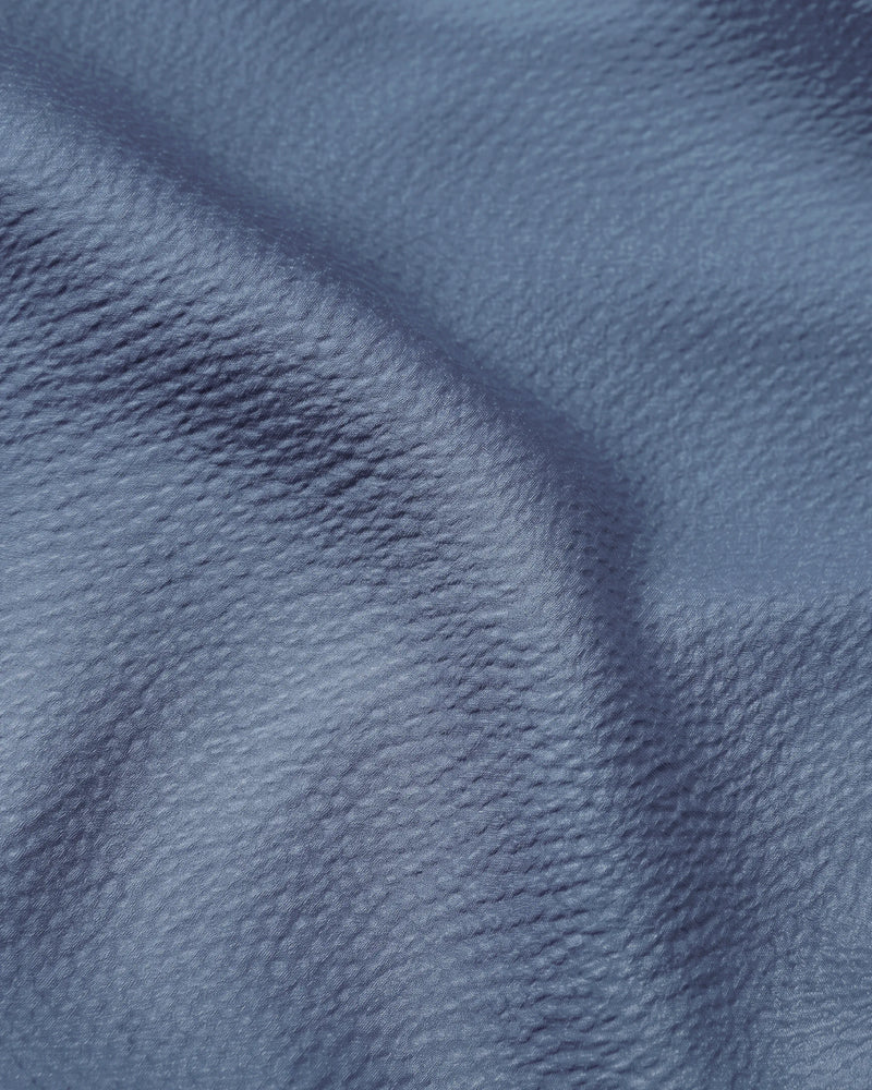 Gefertigt aus sorgfältig ausgewählten Materialien für Qualität, die bleibt.