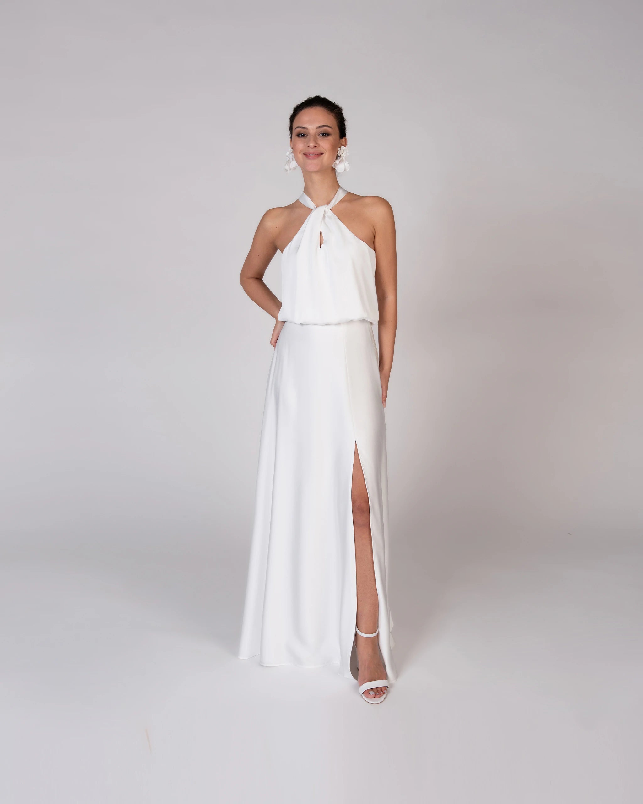 Eleganter Brautkleid Zweiteiler im Satin Look mit Neckholder Top und bodenlangem Rock - Ansicht vorne
