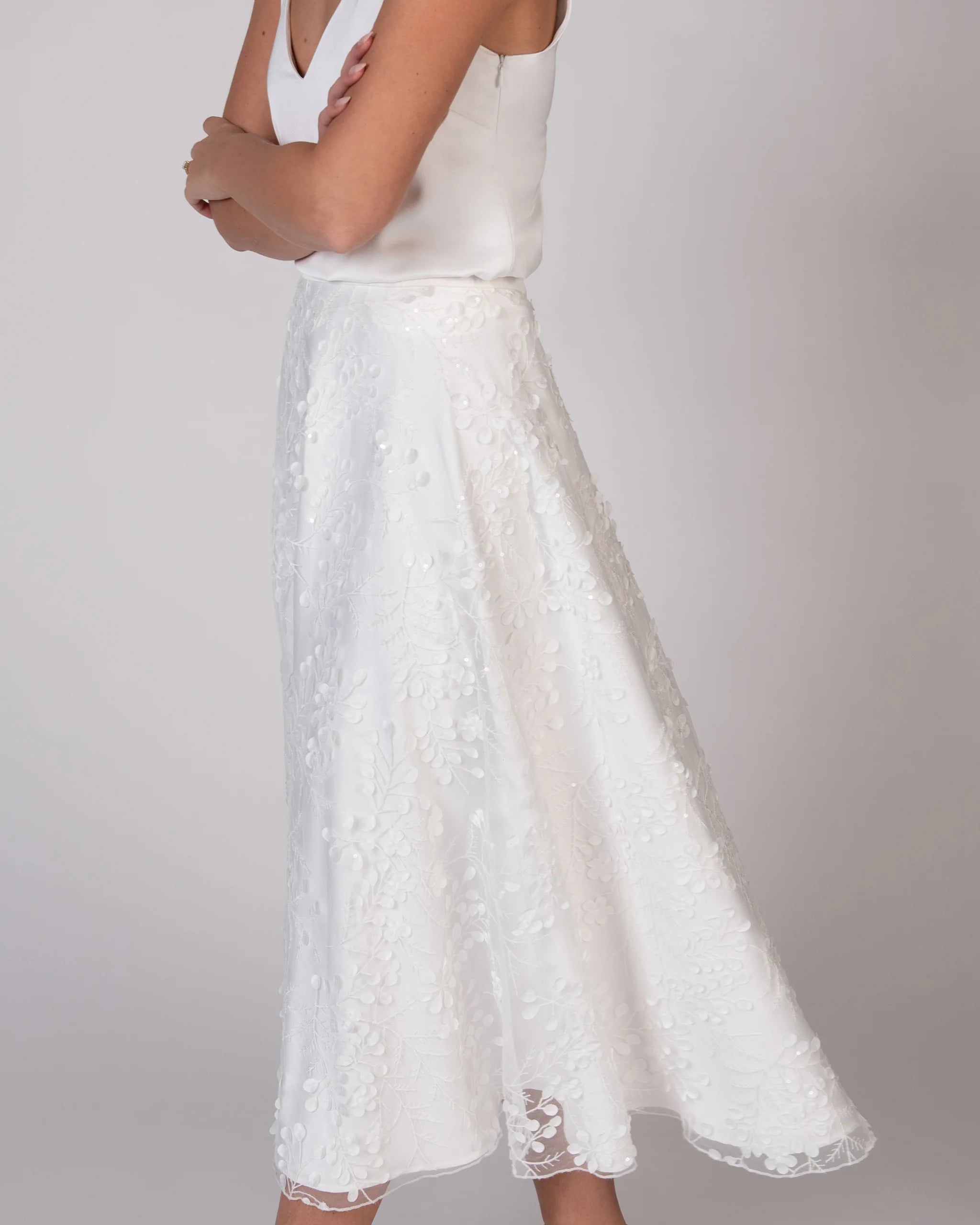 Verspieltes Standesamtkleid mit Satin Top und Glitzer Rock - Detailansicht